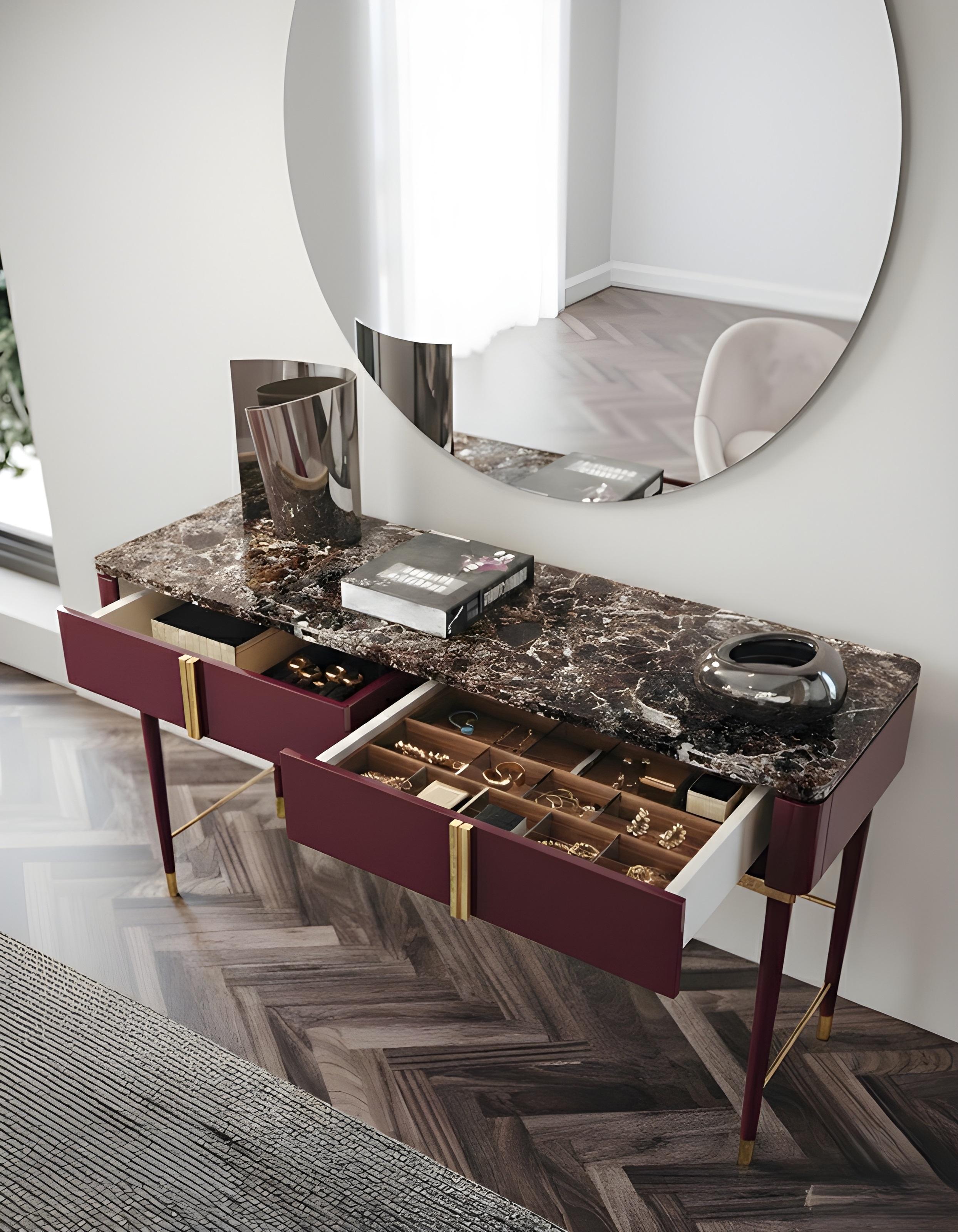 Fatto a mano Eleganza della scrivania/tavolino da bagno a due cassetti con piano in marmo e finitura laccata in vendita
