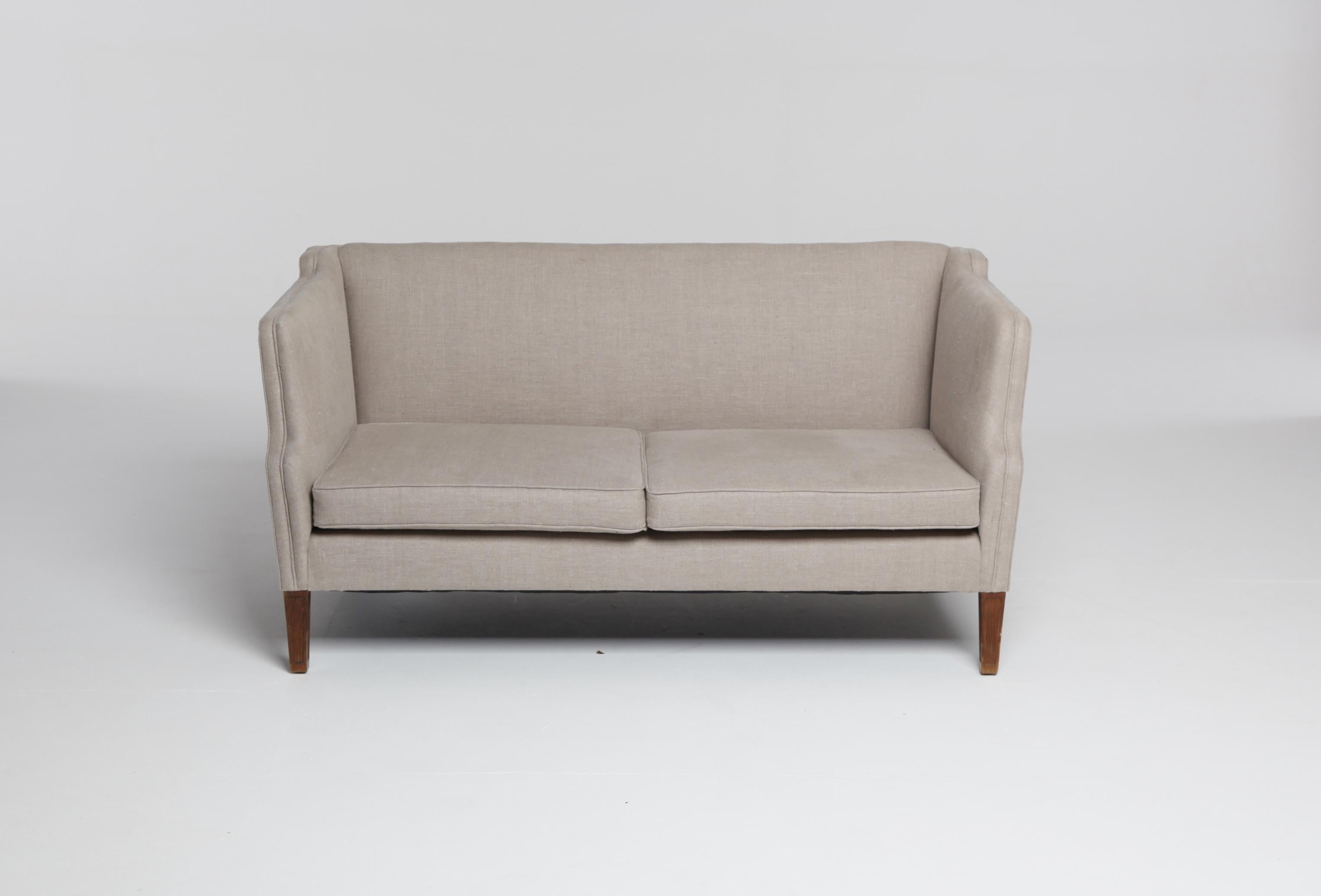 Elegant Two-Seater Box Sofa in Natural Linen, Denmark 1940s/1950s 2