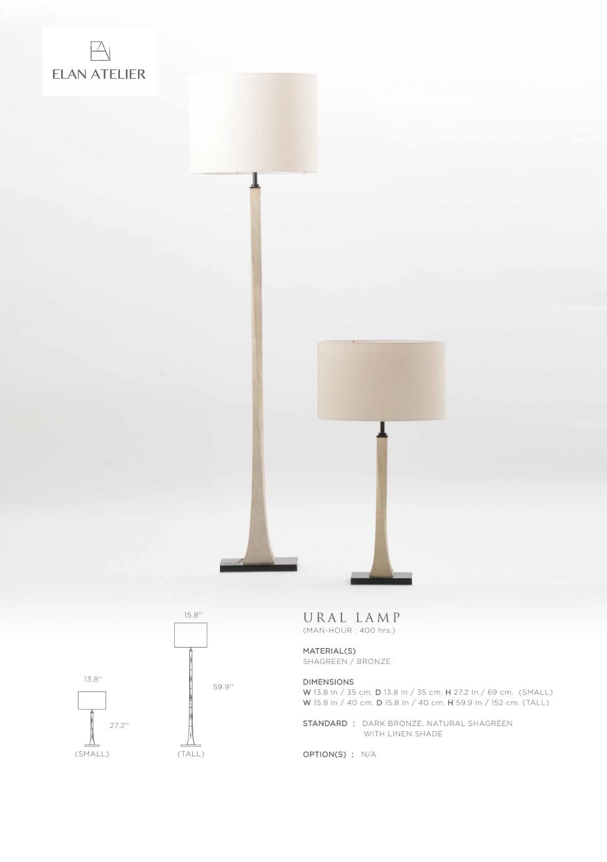 Elegante Ural Stehleuchte in Bronze und cremefarbenem Chagrin von Elan Atelier (IN STOCK) (21. Jahrhundert und zeitgenössisch) im Angebot