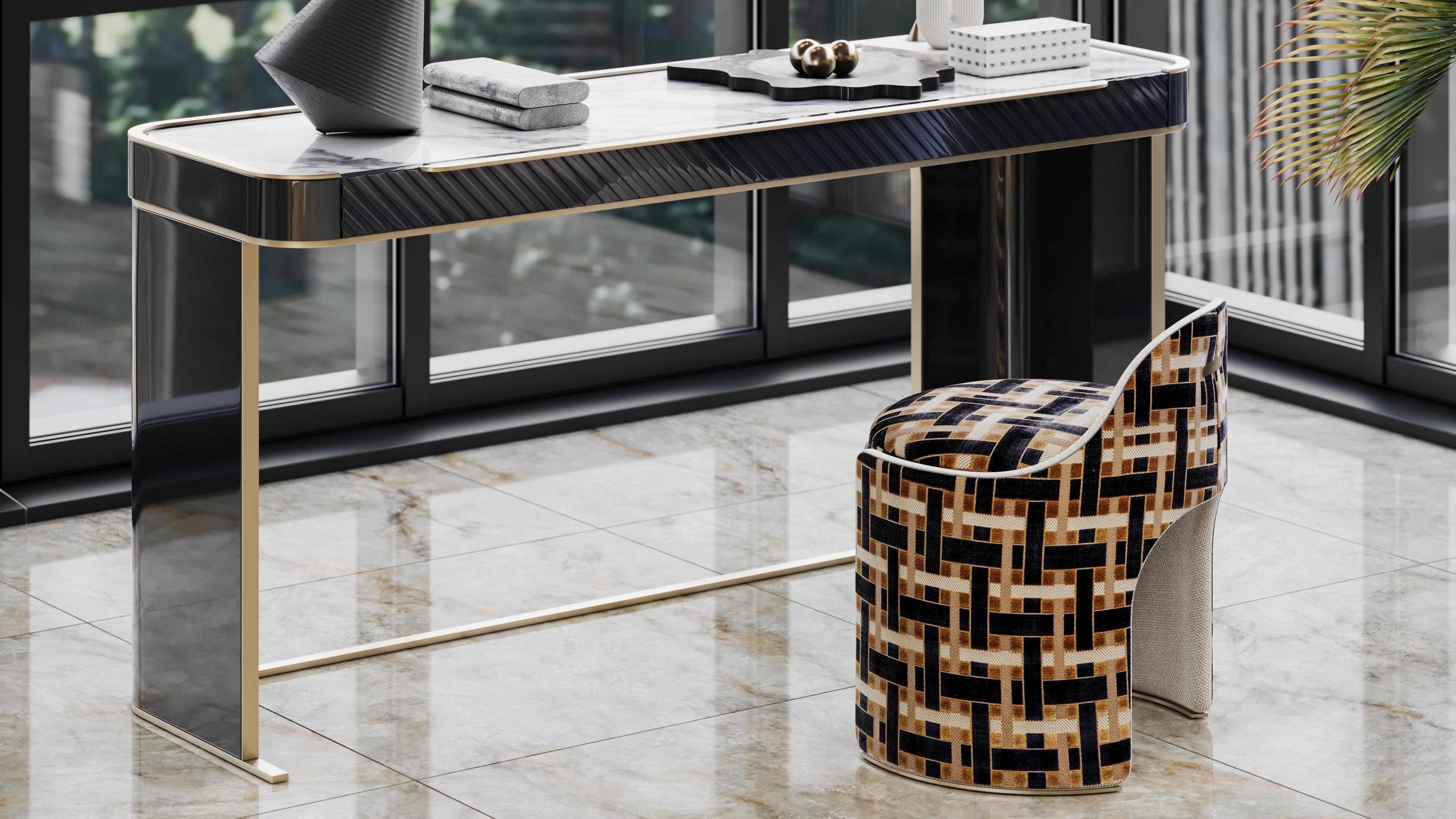 This lacquered dressing table combines elegance and practicality with its 3D-relief drawers that add texture and character. The brushed brass handles and accents bring a touch of luxury, while the marble top completes the design with timeless