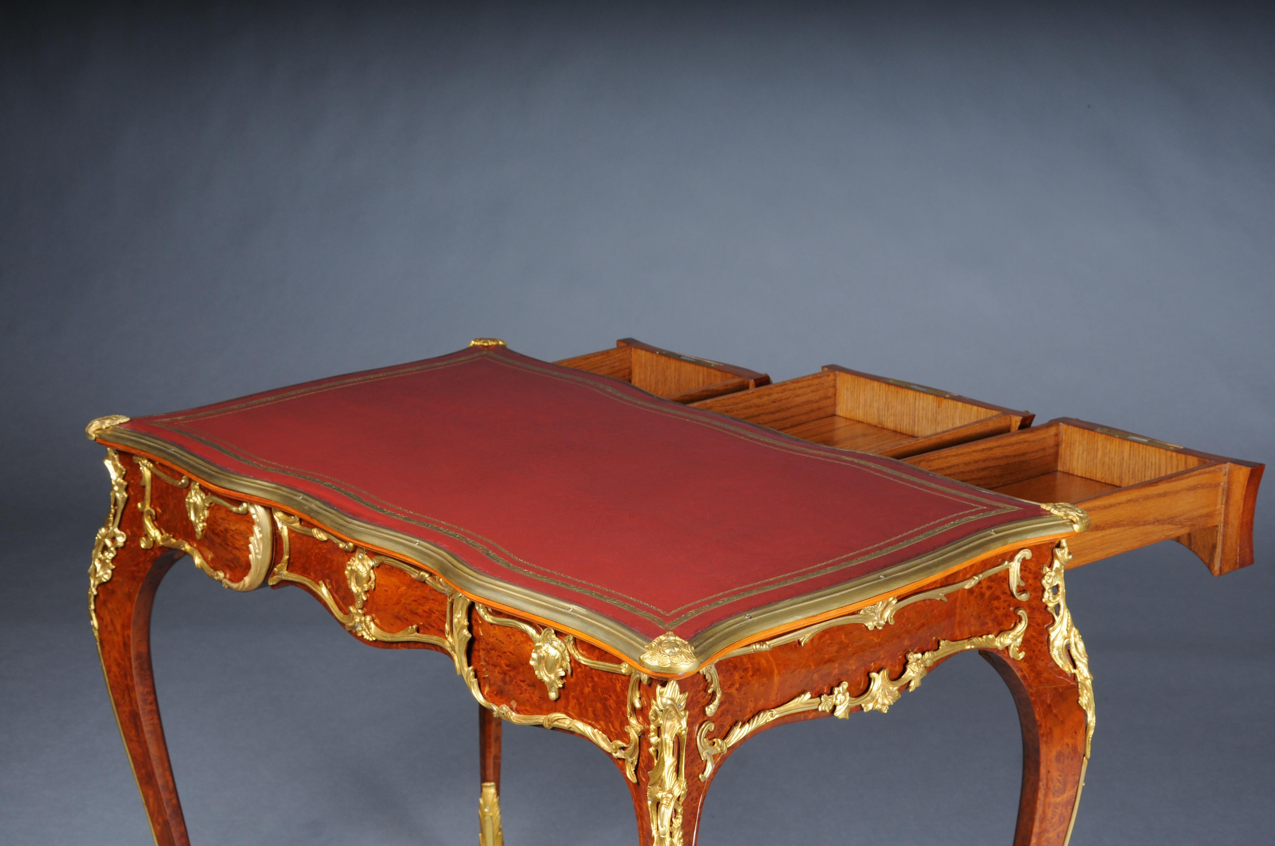 Elegant veneered bureau plat / desk in Louis XV style For Sale 5