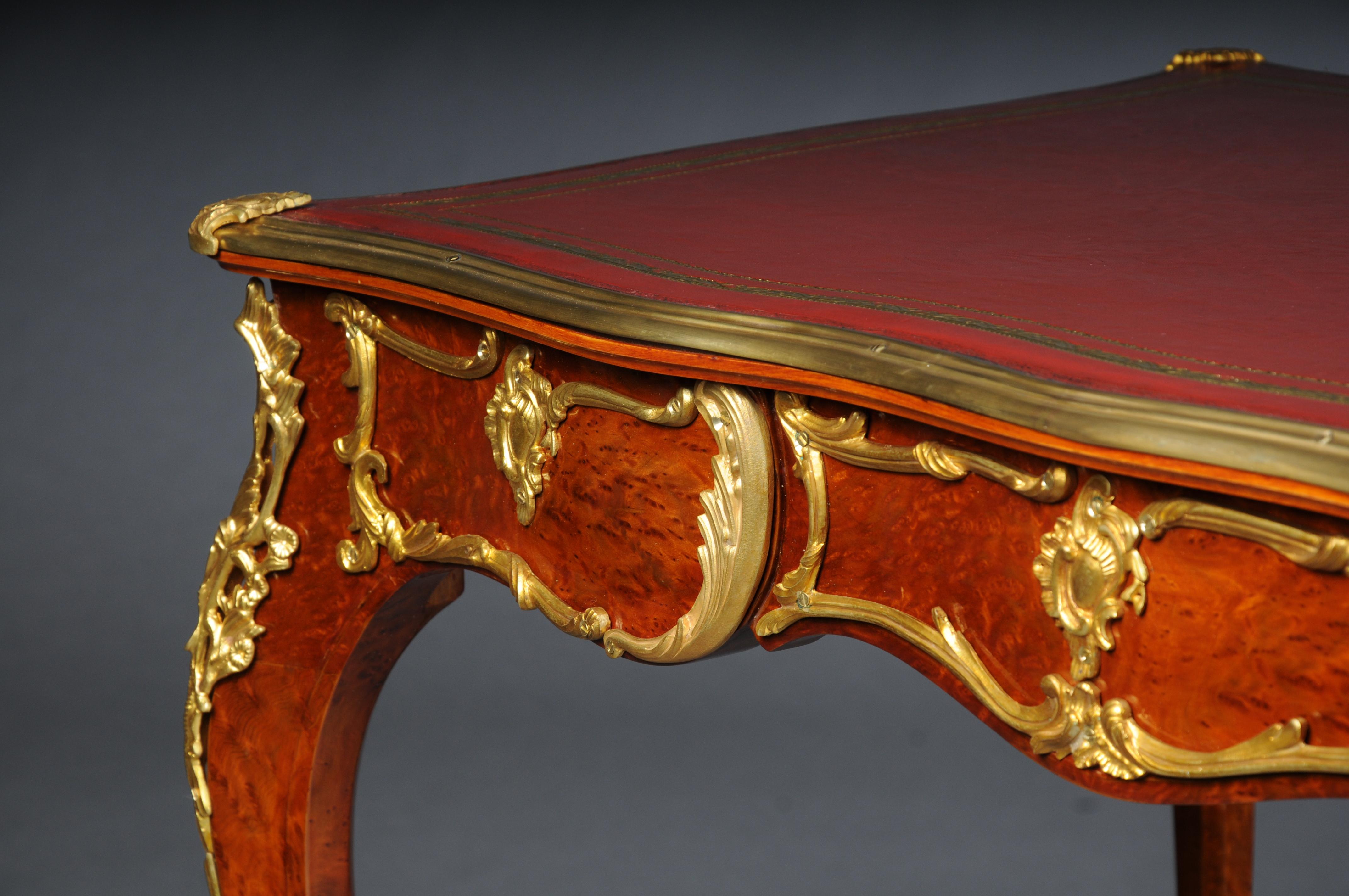 Élégant bureau plat/bureau de style Louis XV en vente 7