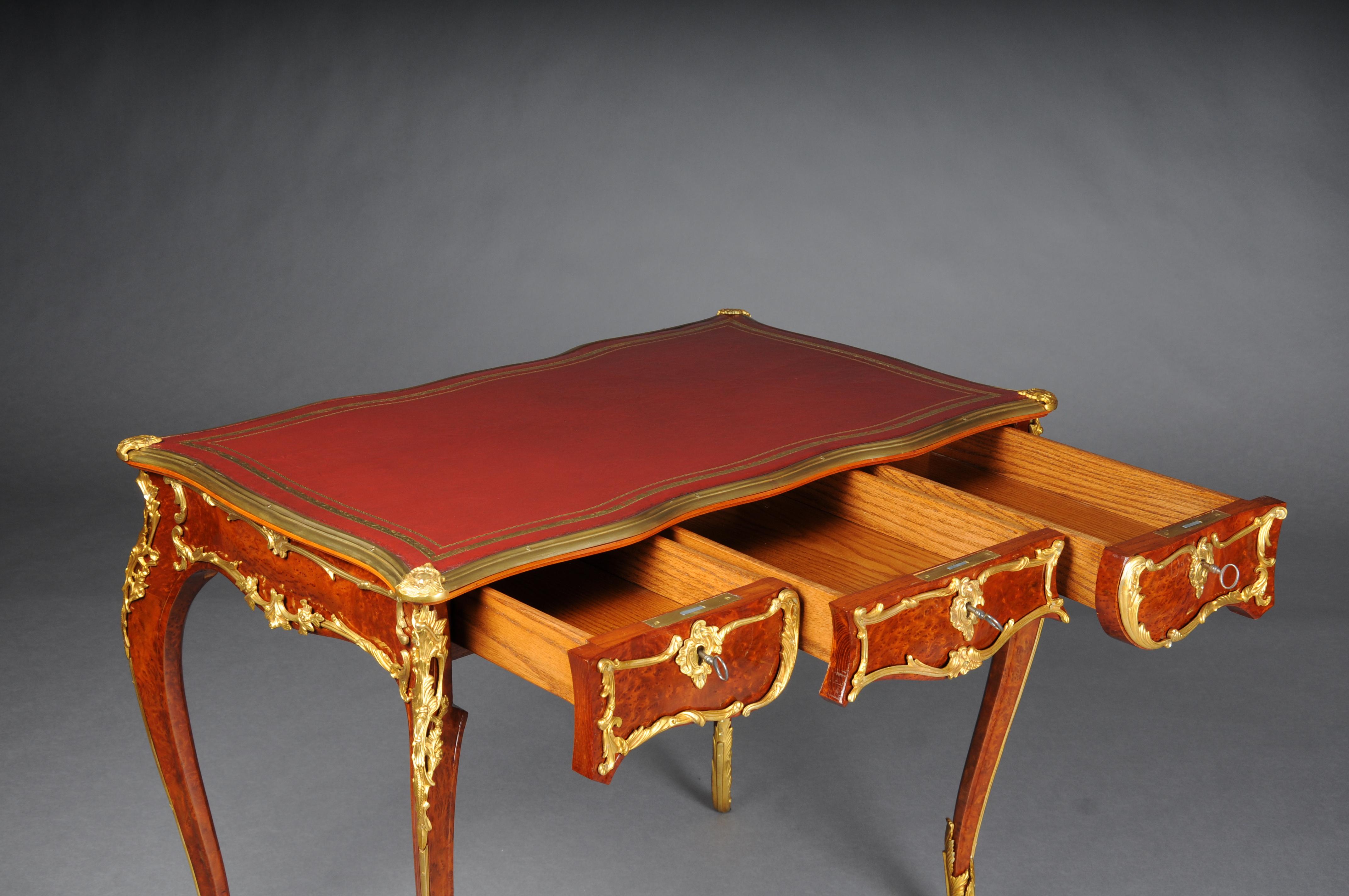 Elegant veneered bureau plat / desk in Louis XV style For Sale 13