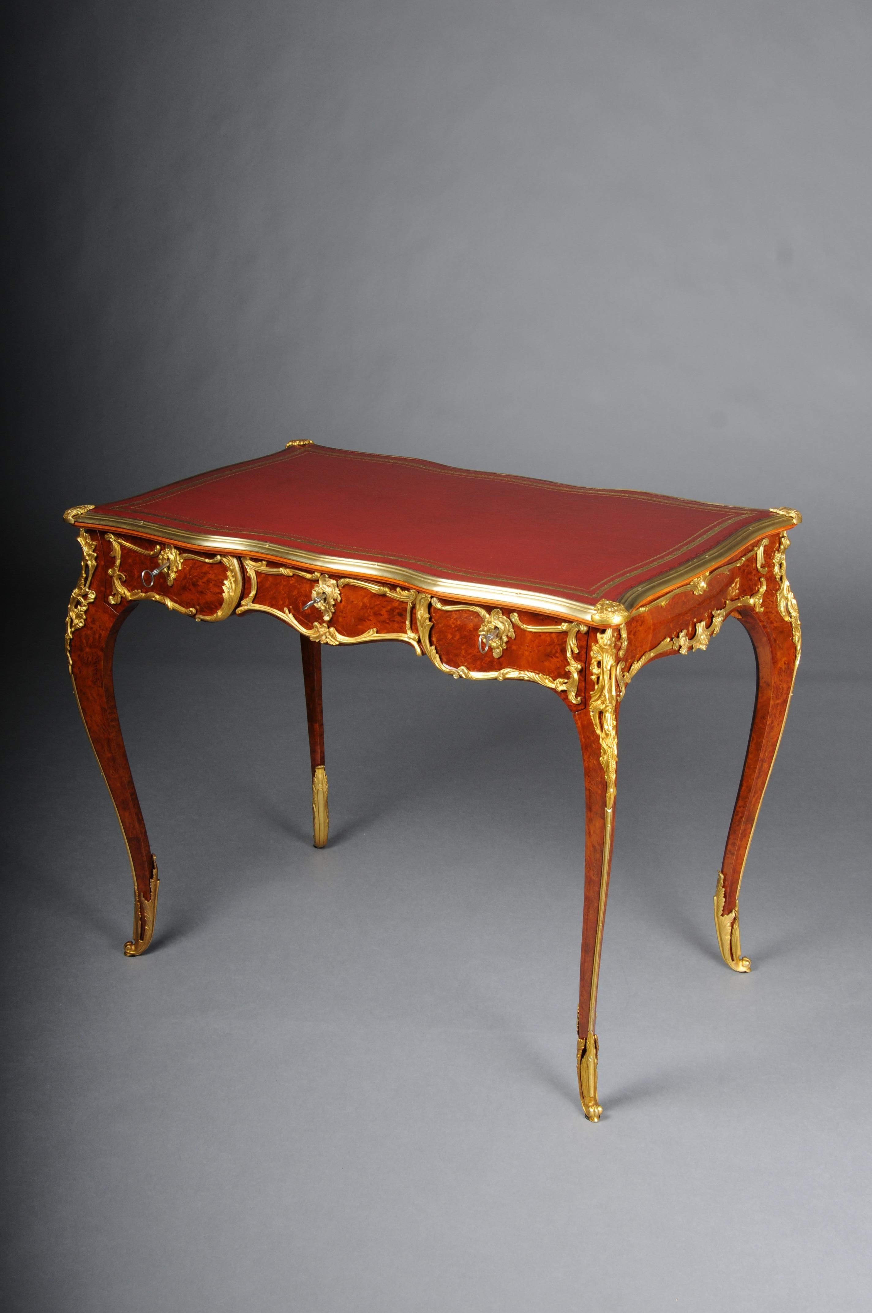 Hand-Carved Elegant veneered bureau plat / desk in Louis XV style For Sale