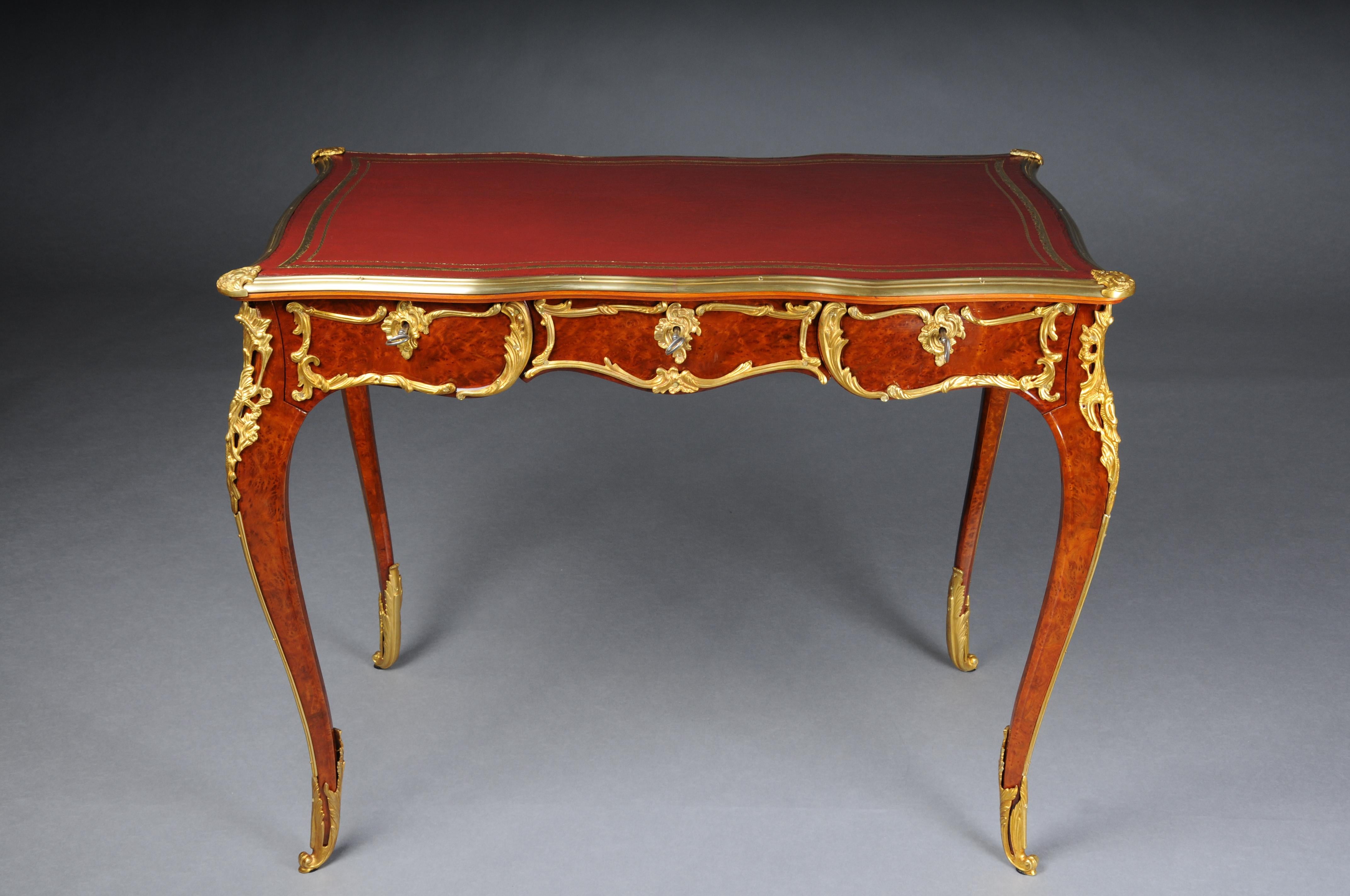 Brass Elegant veneered bureau plat / desk in Louis XV style For Sale