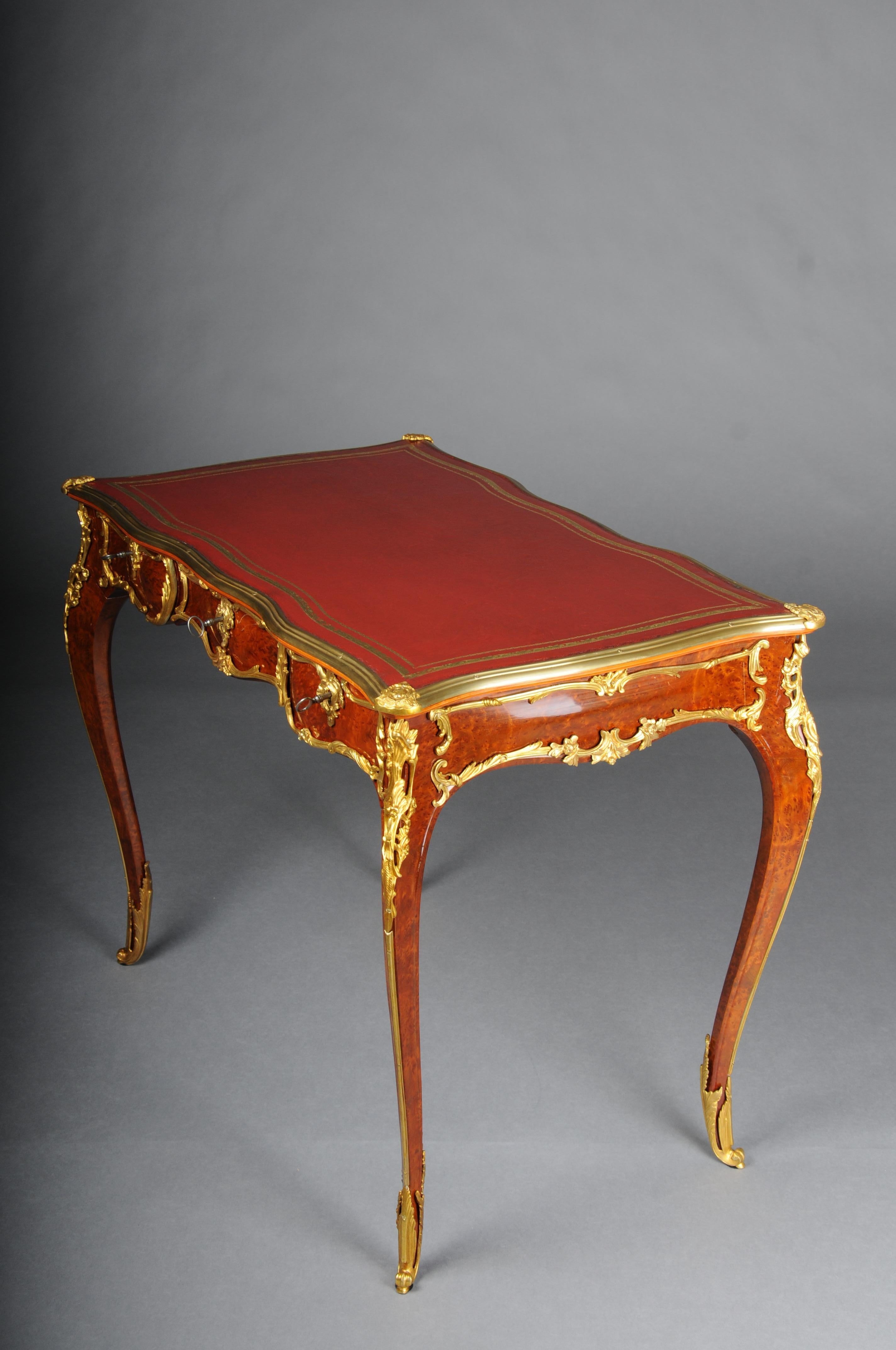 Elegant veneered bureau plat / desk in Louis XV style For Sale 2