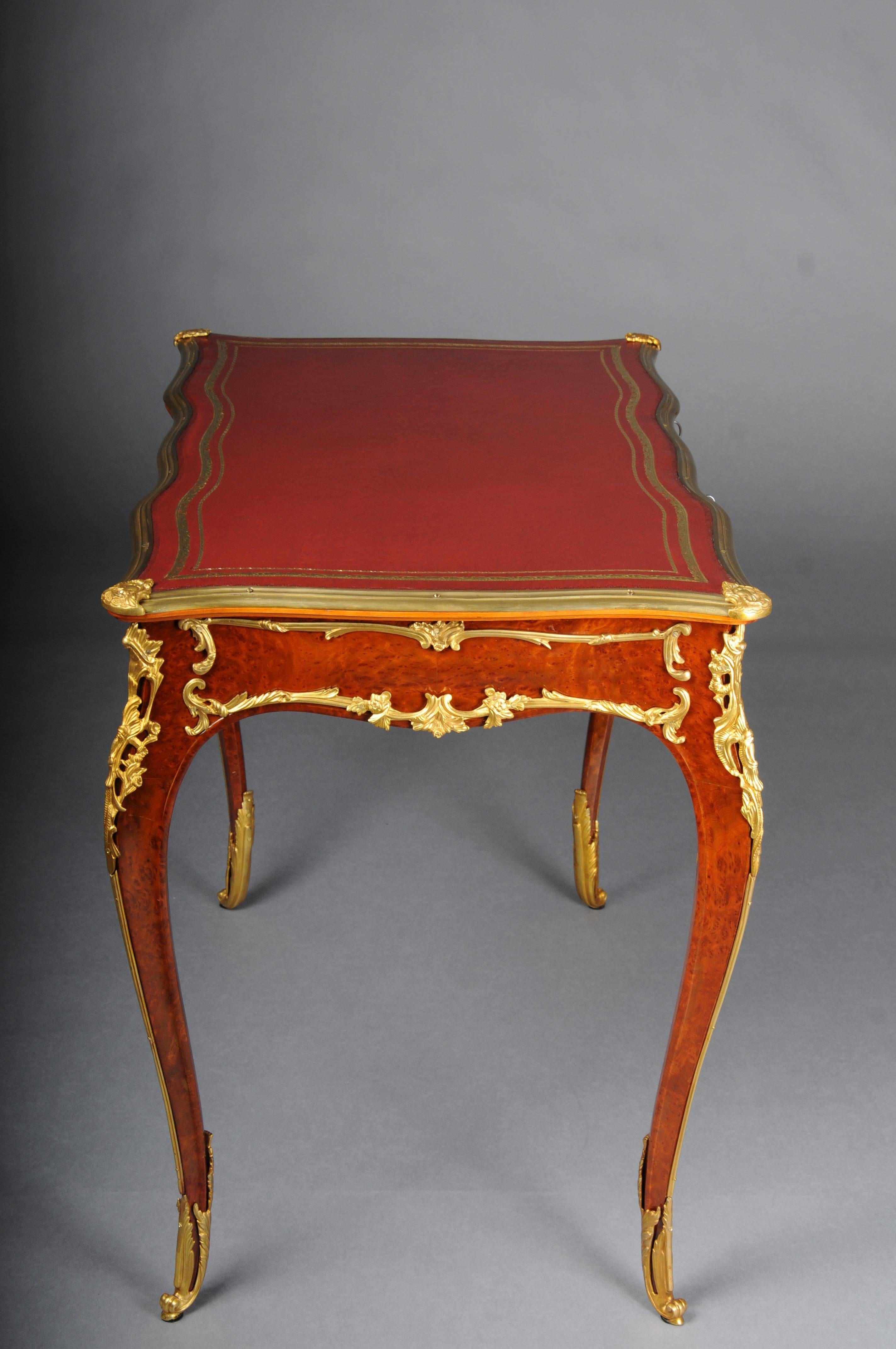 Elegant veneered bureau plat / desk in Louis XV style For Sale 3