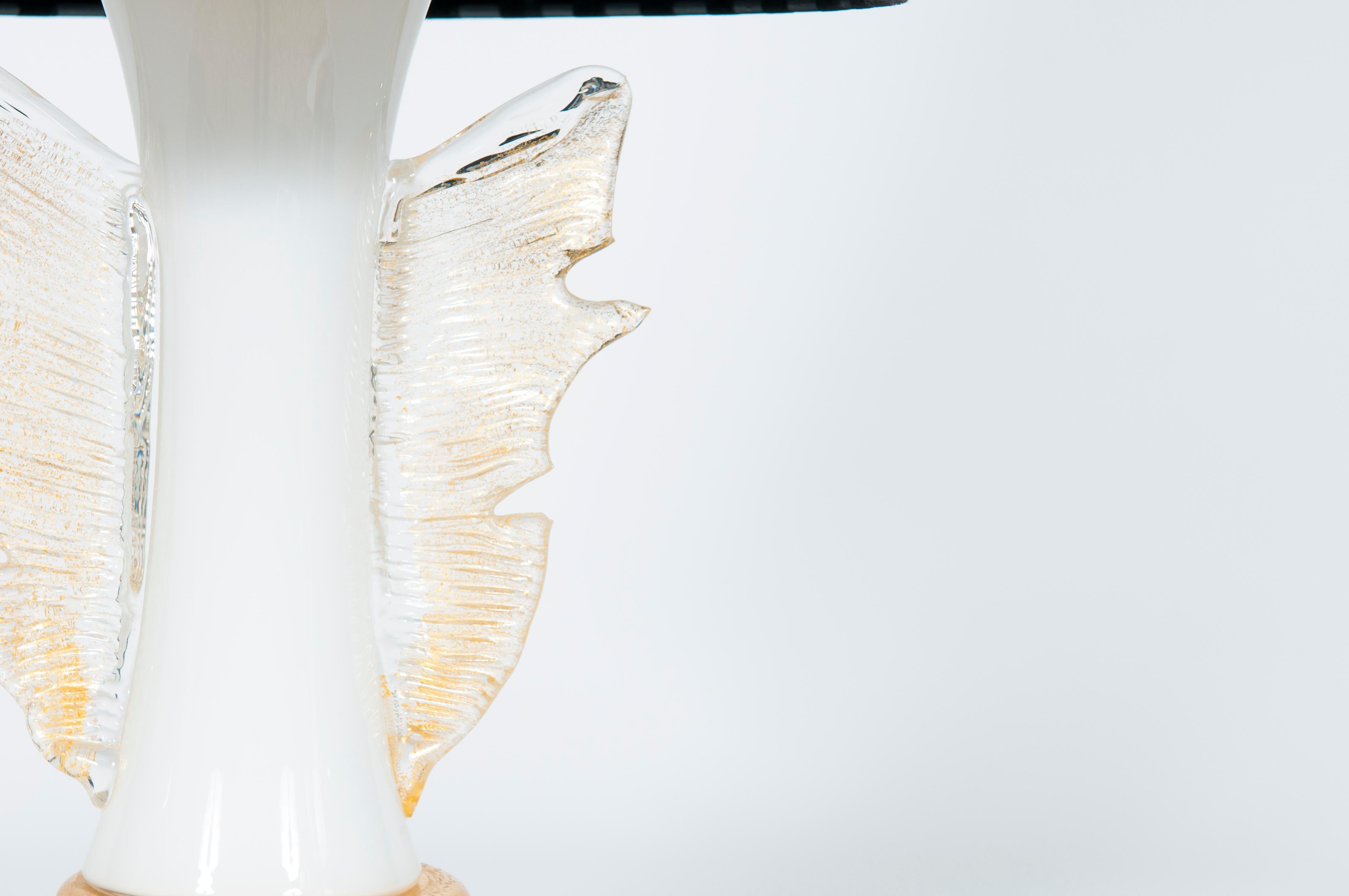 Hand-Crafted Elegant Gold Wings Table Lamps in blown Murano Glass, 1970s Italy  For Sale