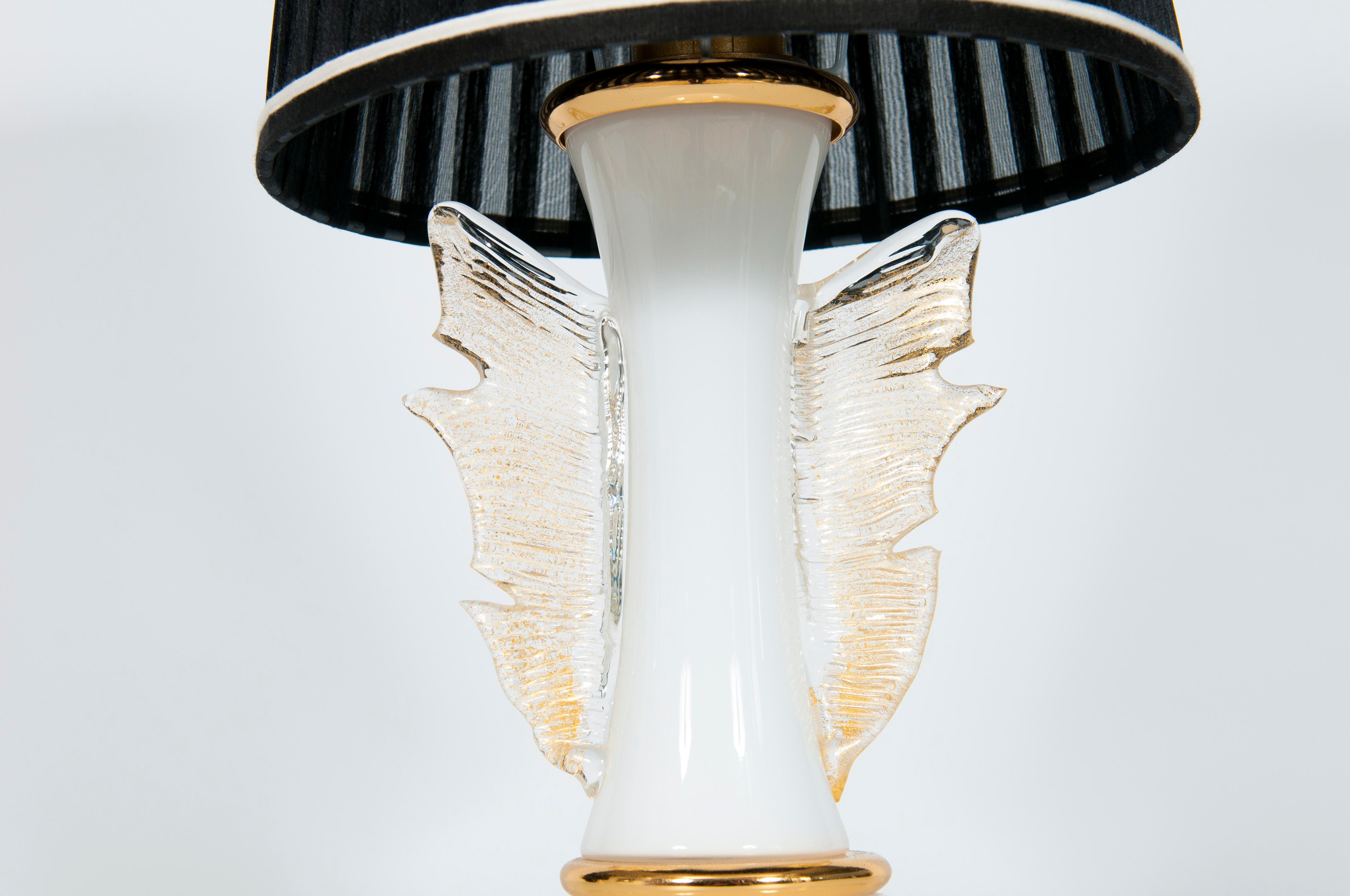 Or Élégantes lampes de bureau à ailes dorées en verre de Murano soufflé, années 1970, Italie en vente