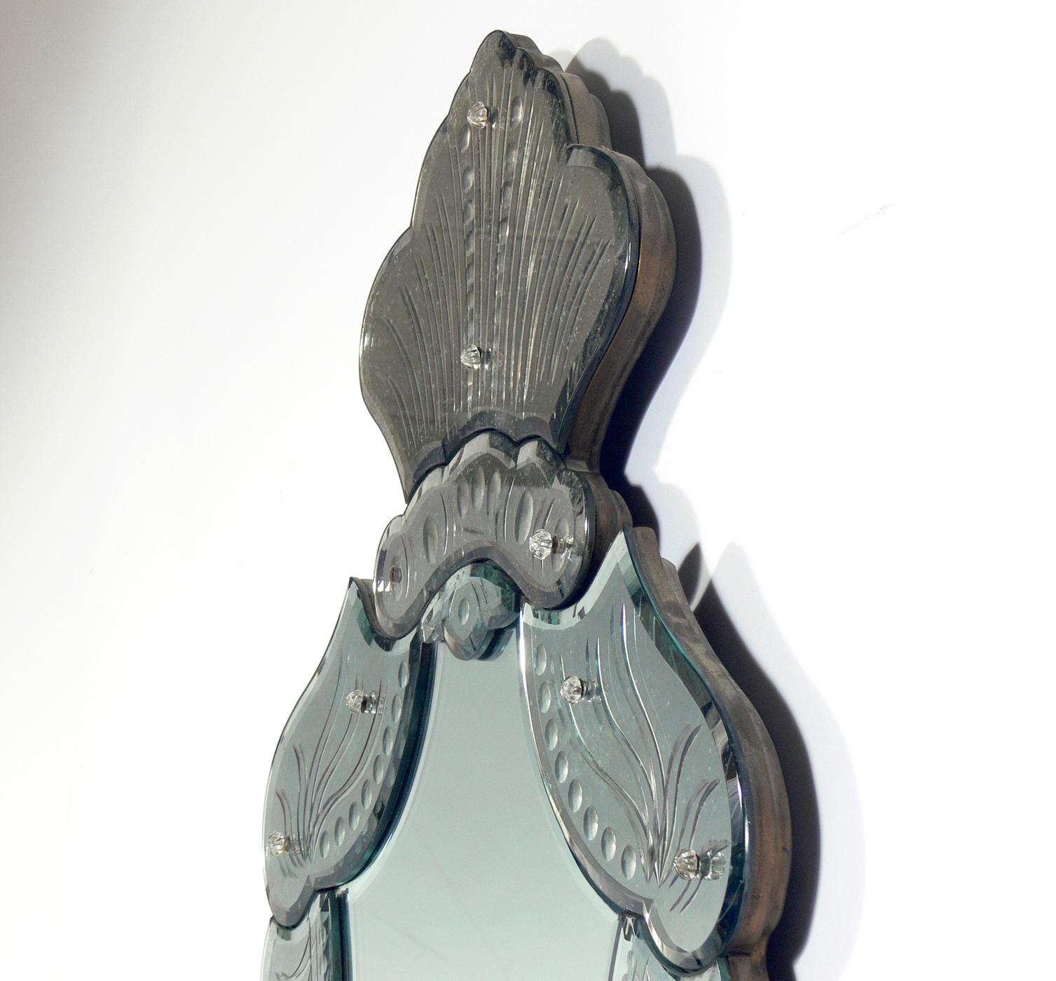 Eleganter venezianischer Spiegel, ca. 1950er Jahre (Italienisch) im Angebot