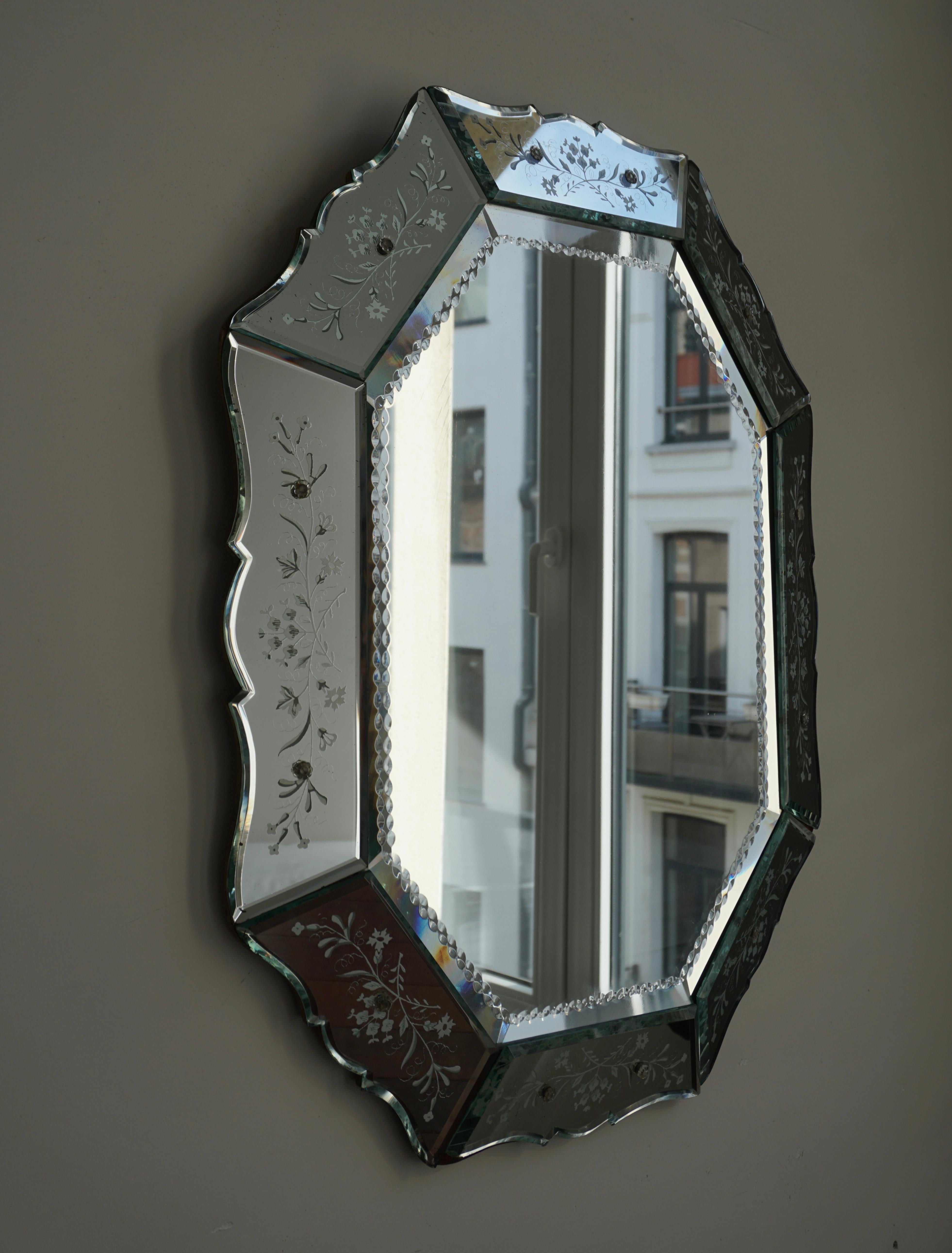 Elegant Venetian Mirror In Fair Condition In Antwerp, BE