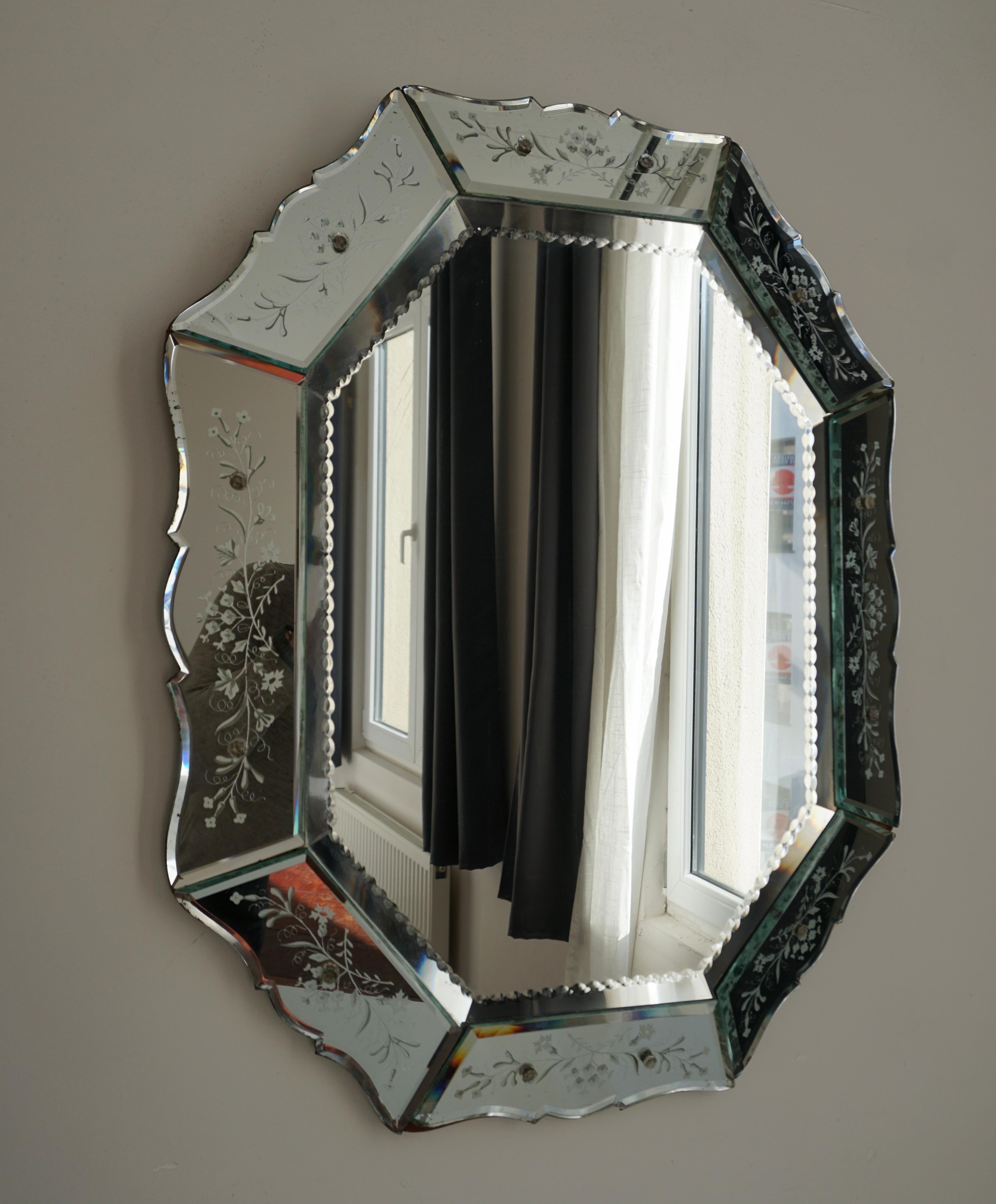 20th Century Elegant Venetian Mirror