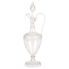 Elegante jarra y tapón victorianos de cristal transparente grabados
