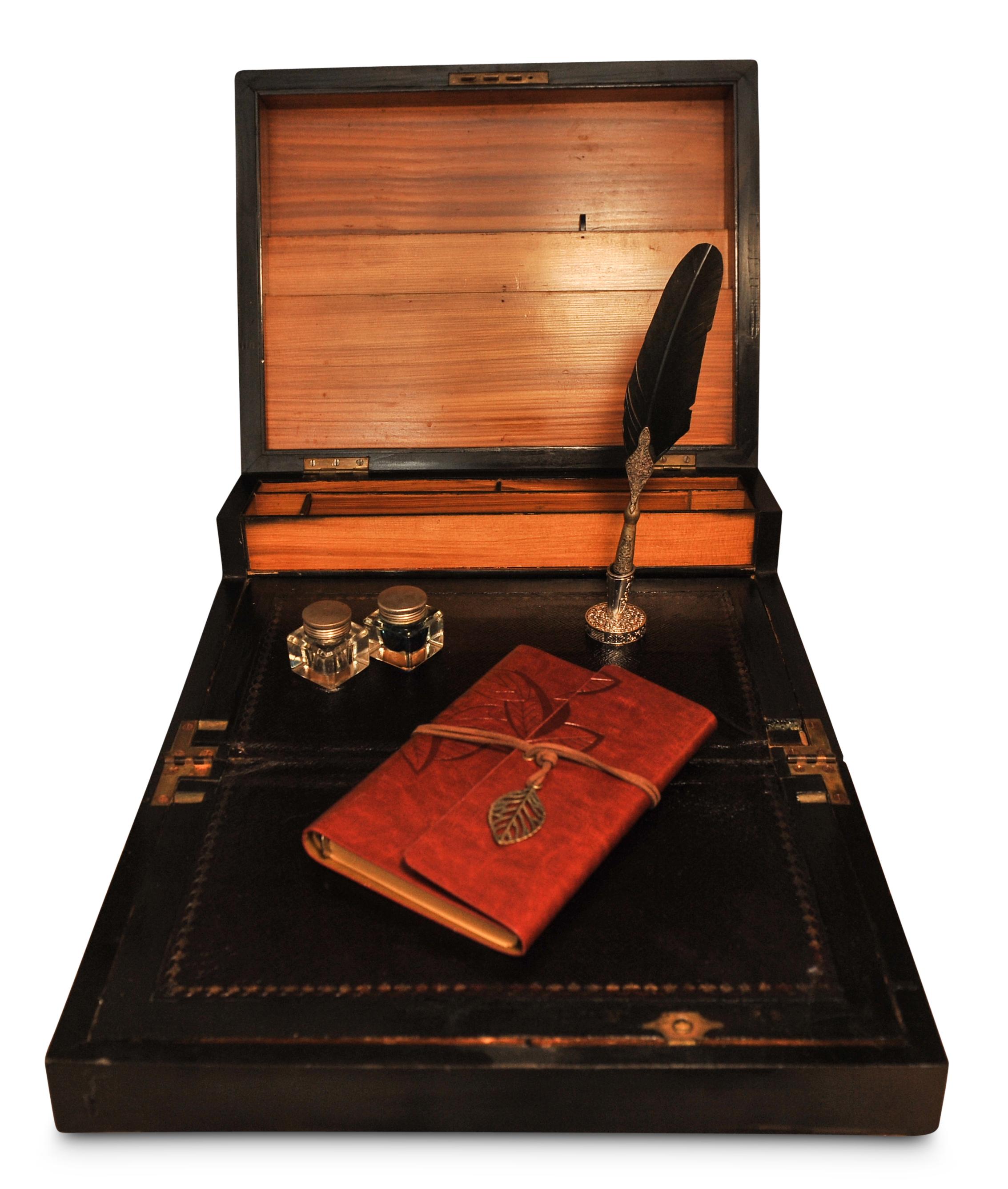 Elegant Victorian Flame Mahogany Writing Slope & Stationary Leather Interior For Sale 4