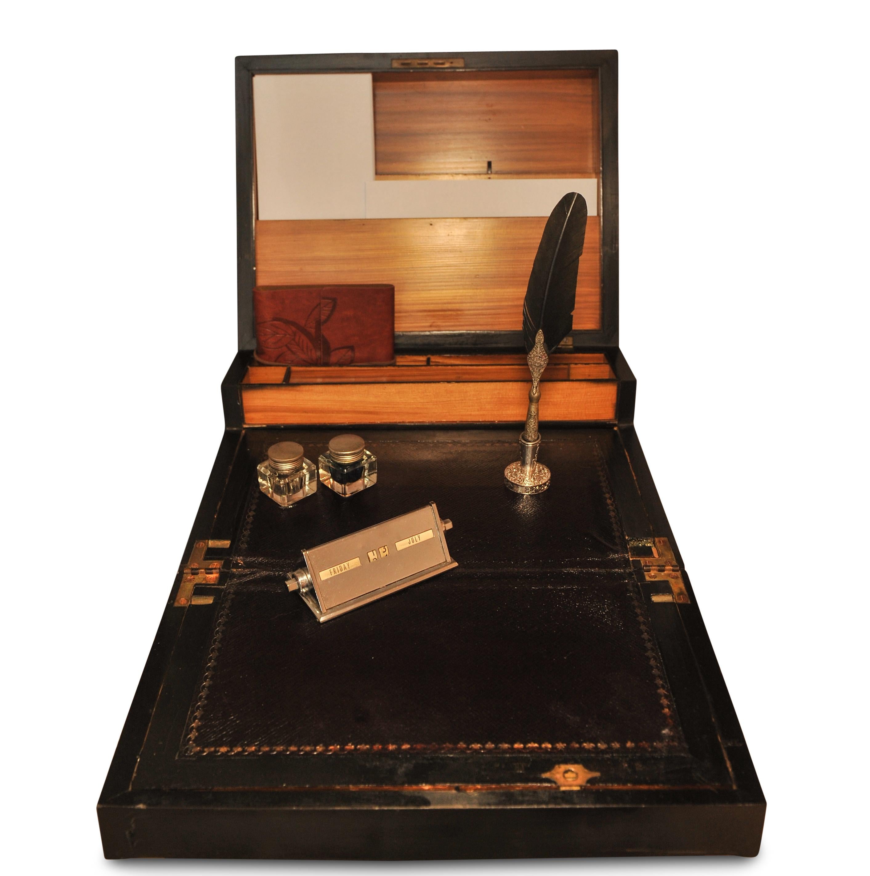 Inlay Elegant Victorian Flame Mahogany Writing Slope & Stationary Leather Interior For Sale