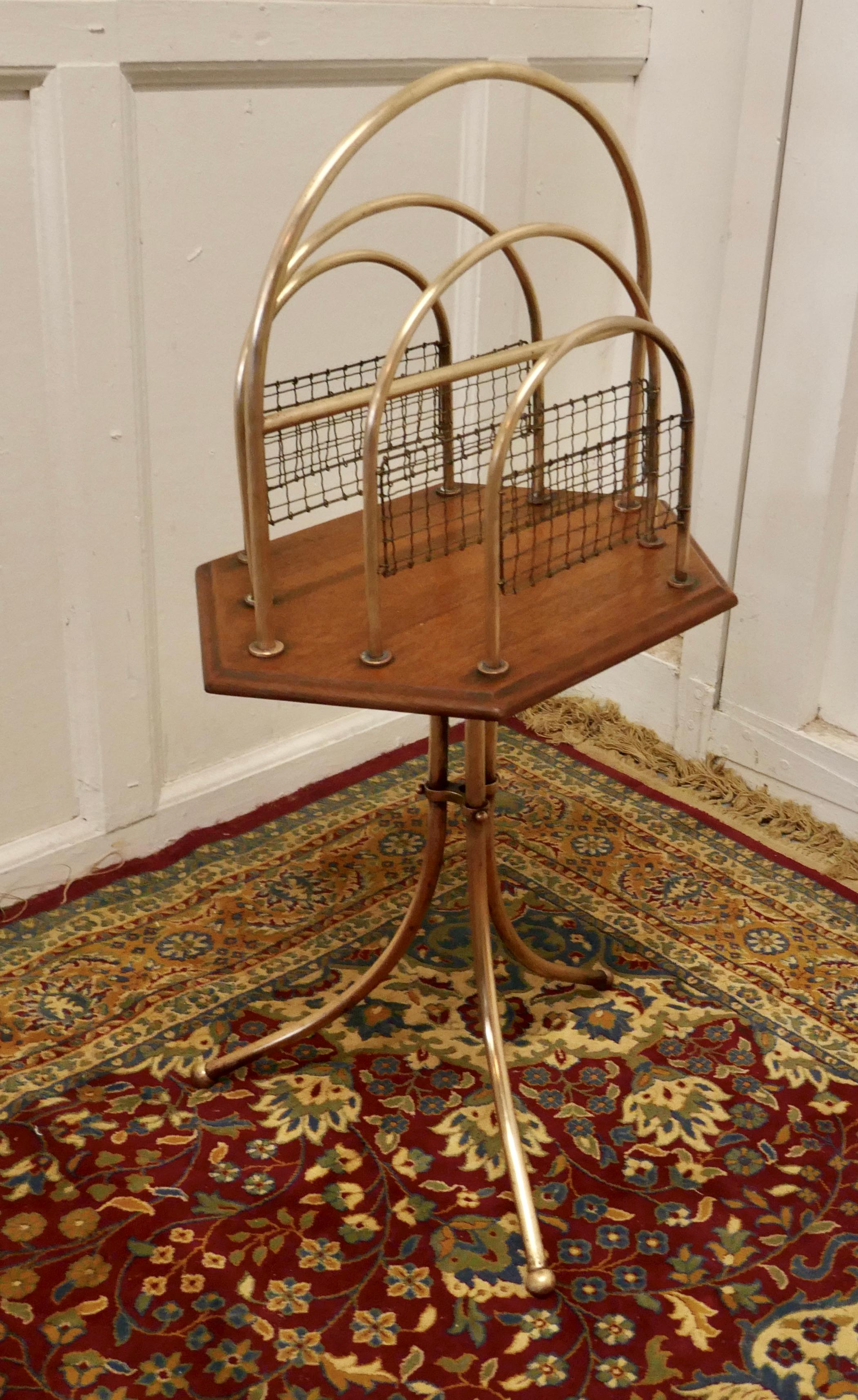 Elegant Victorian Golden Oak and Brass Revolving Magazine Rack    In Good Condition For Sale In Chillerton, Isle of Wight