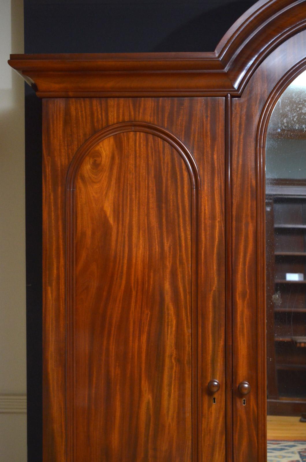 Elegant Victorian Mahogany Wardrobe 2