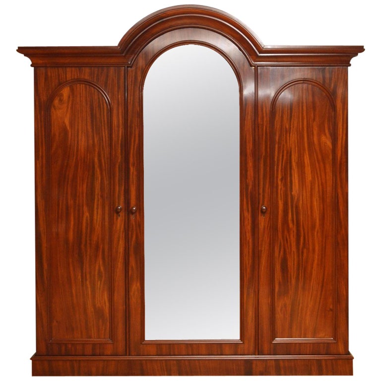 Elegant Victorian Mahogany Wardrobe For Sale At 1stdibs