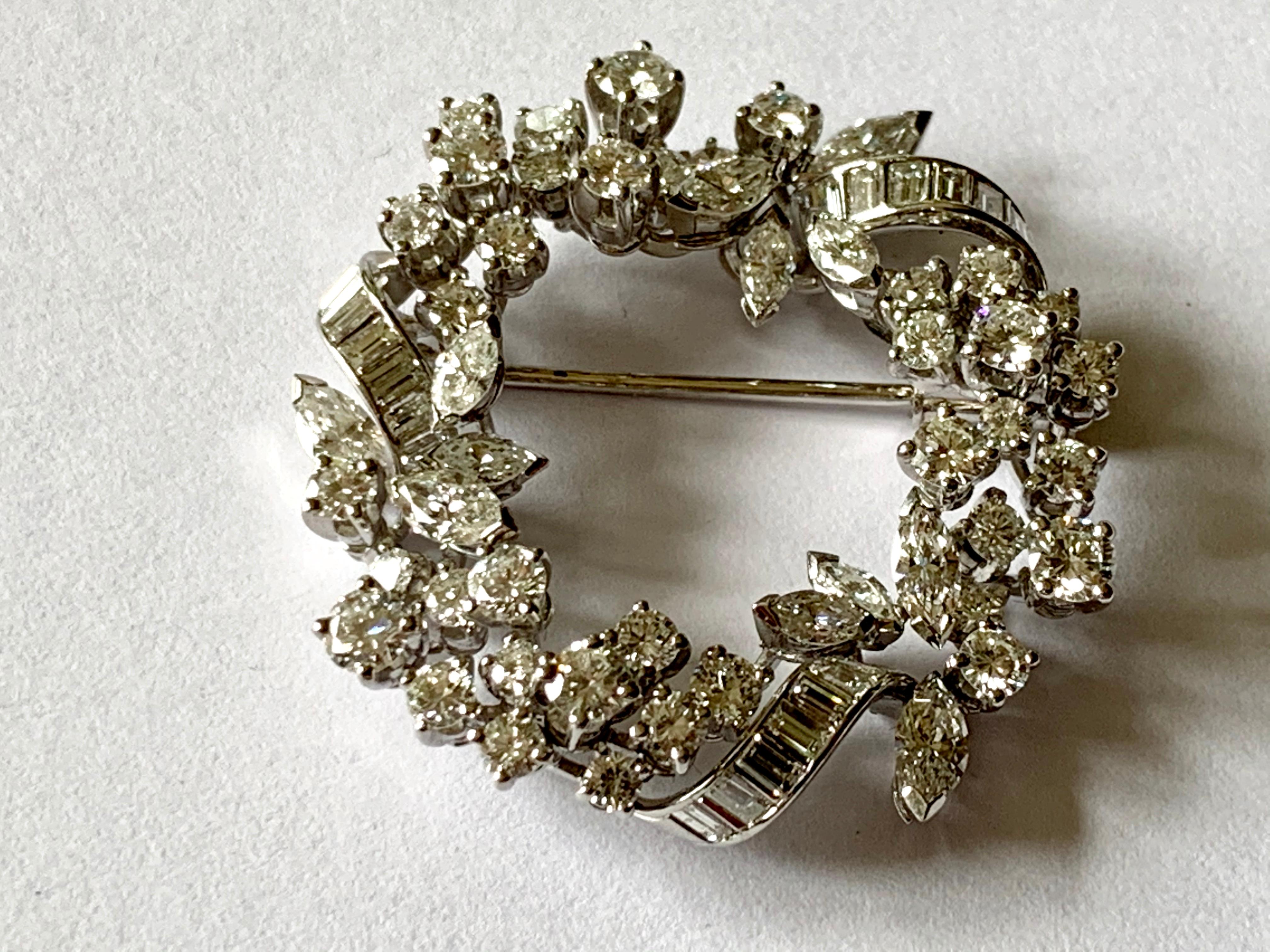 Contemporary Elegant Vintage 18 Karat White Gold Circular Diamond Brooch by Meister Zurich For Sale