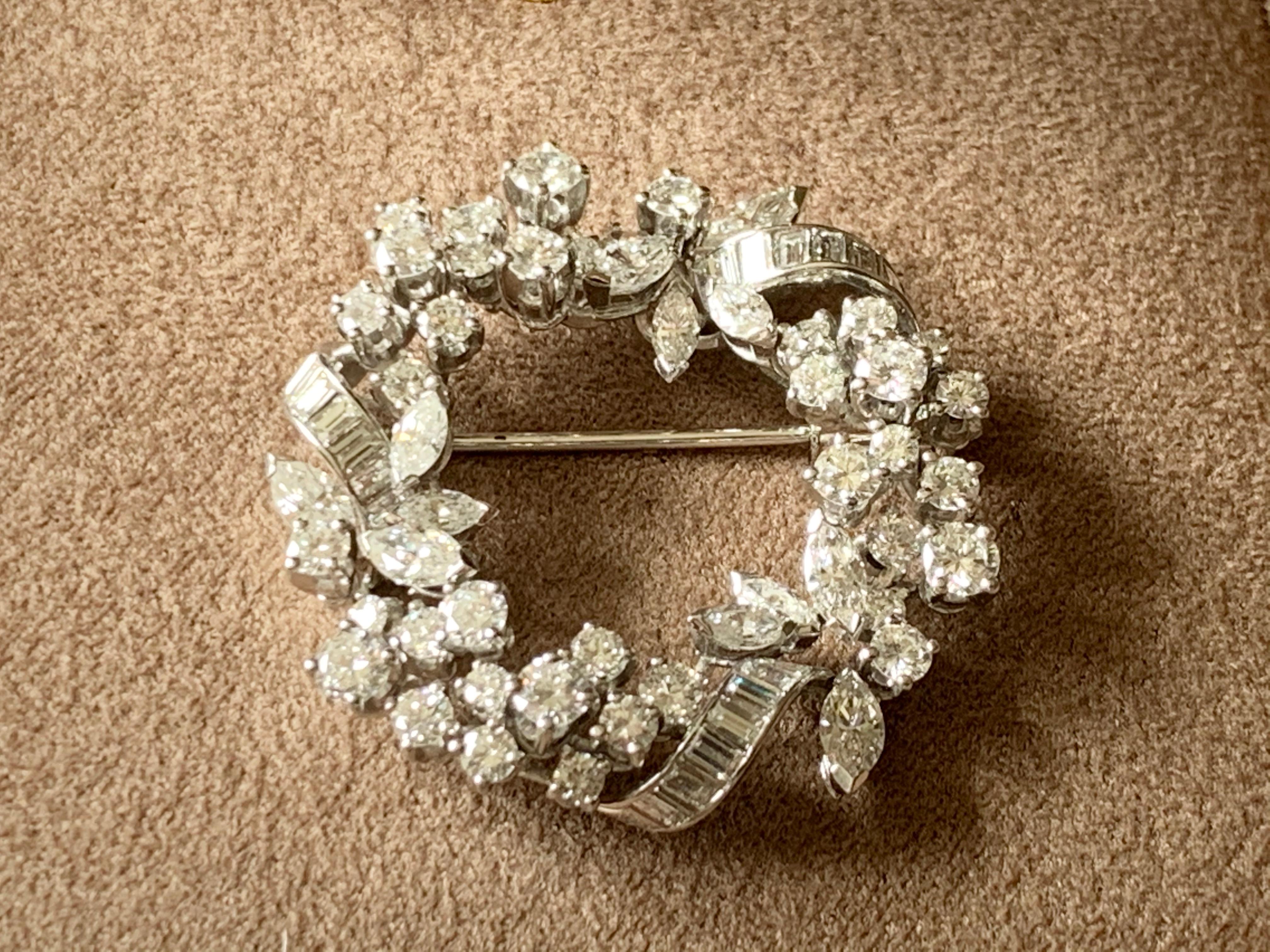 Baguette Cut Elegant Vintage 18 Karat White Gold Circular Diamond Brooch by Meister Zurich For Sale