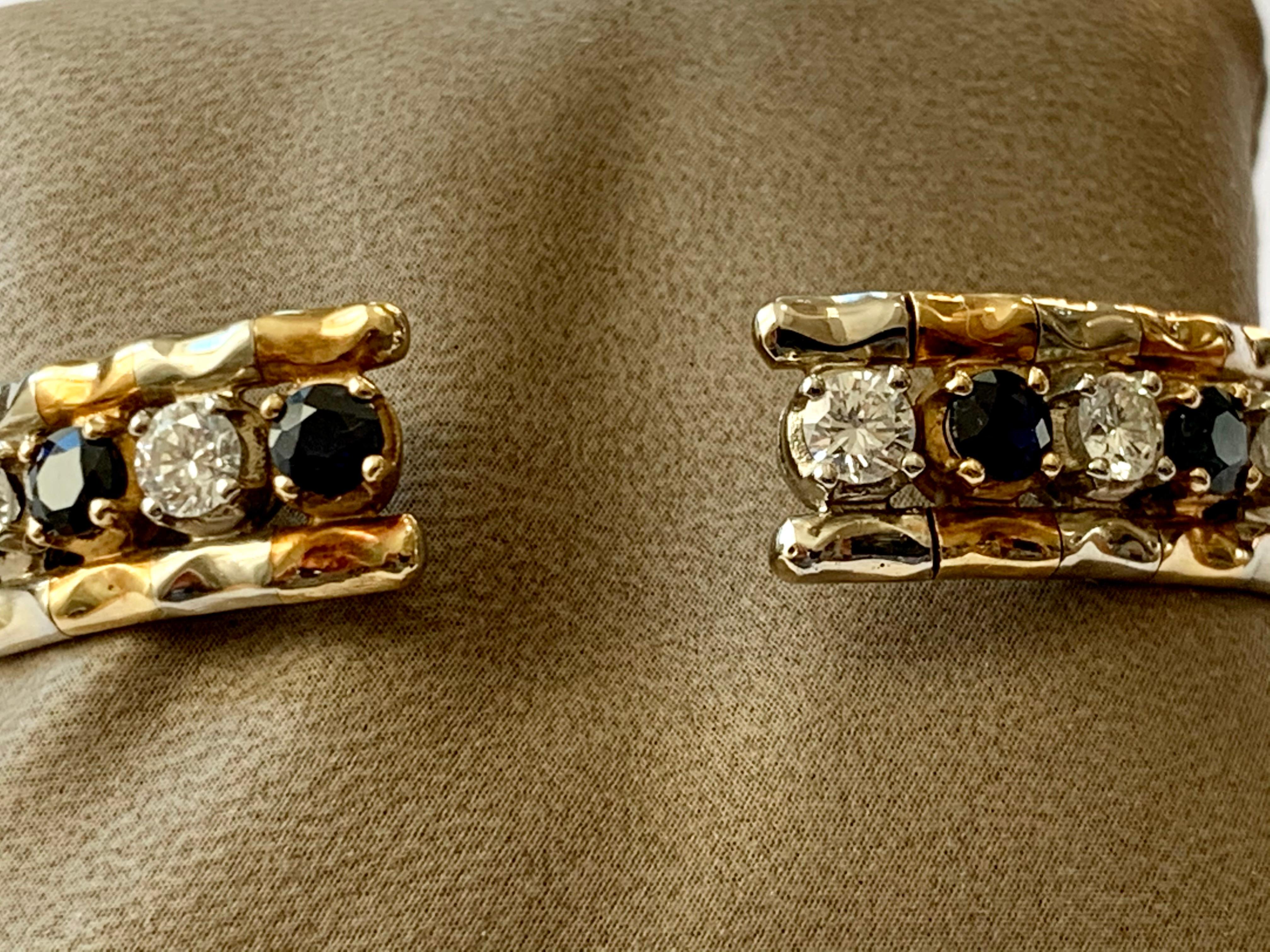 Bracelet jonc élégant vintage en or jaune et blanc 18 carats avec saphirs et diamants en vente 1