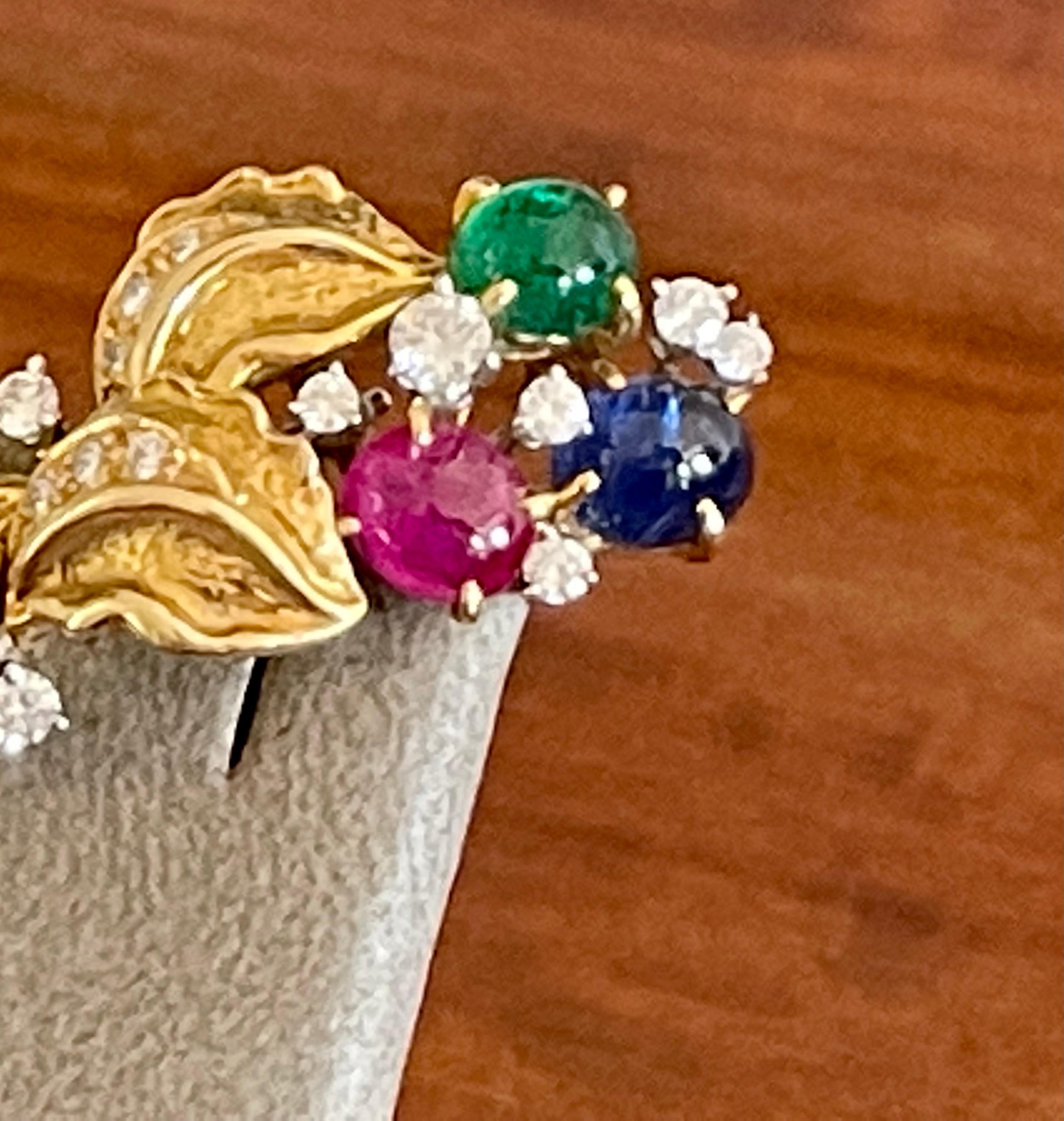 Elegant Vintage 18 K Yellow Gold Brooch Meister Emerald Ruby Sapphire Diamond For Sale 5