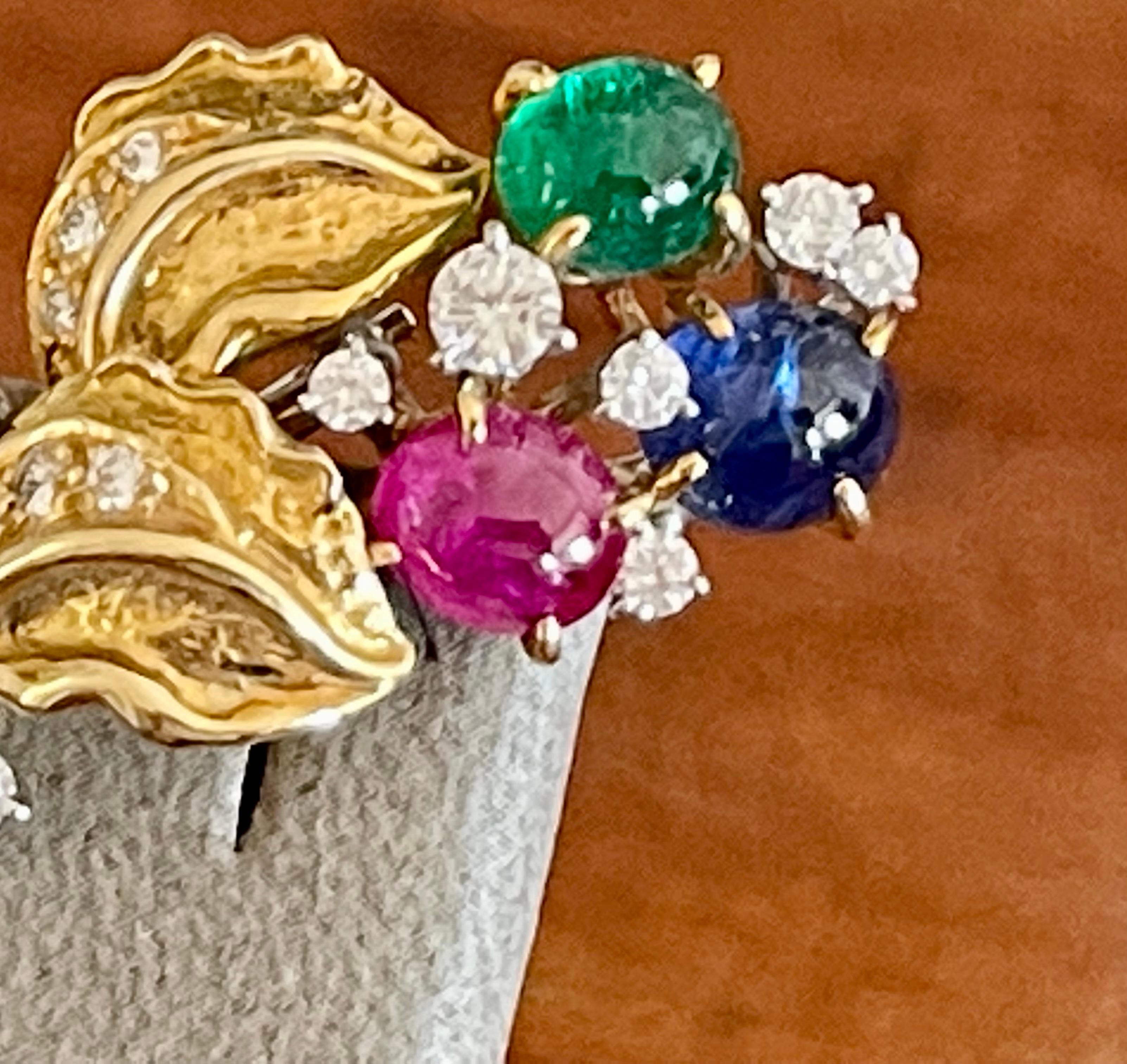 Elegant Vintage 18 K Yellow Gold Brooch Meister Emerald Ruby Sapphire Diamond For Sale 6