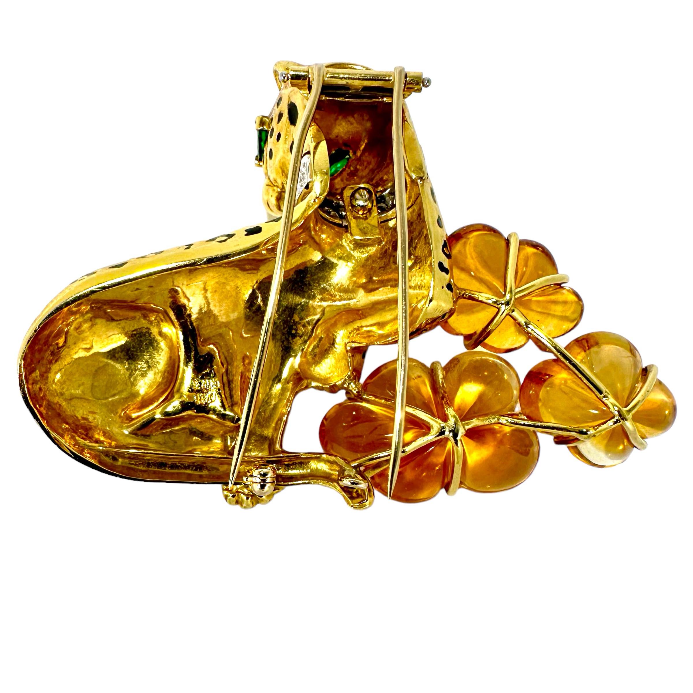 Women's or Men's Elegant Vintage 18k Gold Large Leopard Brooch with Diamond Collar by Emis Beros  For Sale