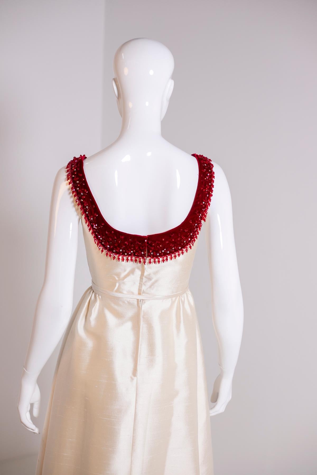 Luxurious Vintage Gala Dress in Silk and Red Jewels 5