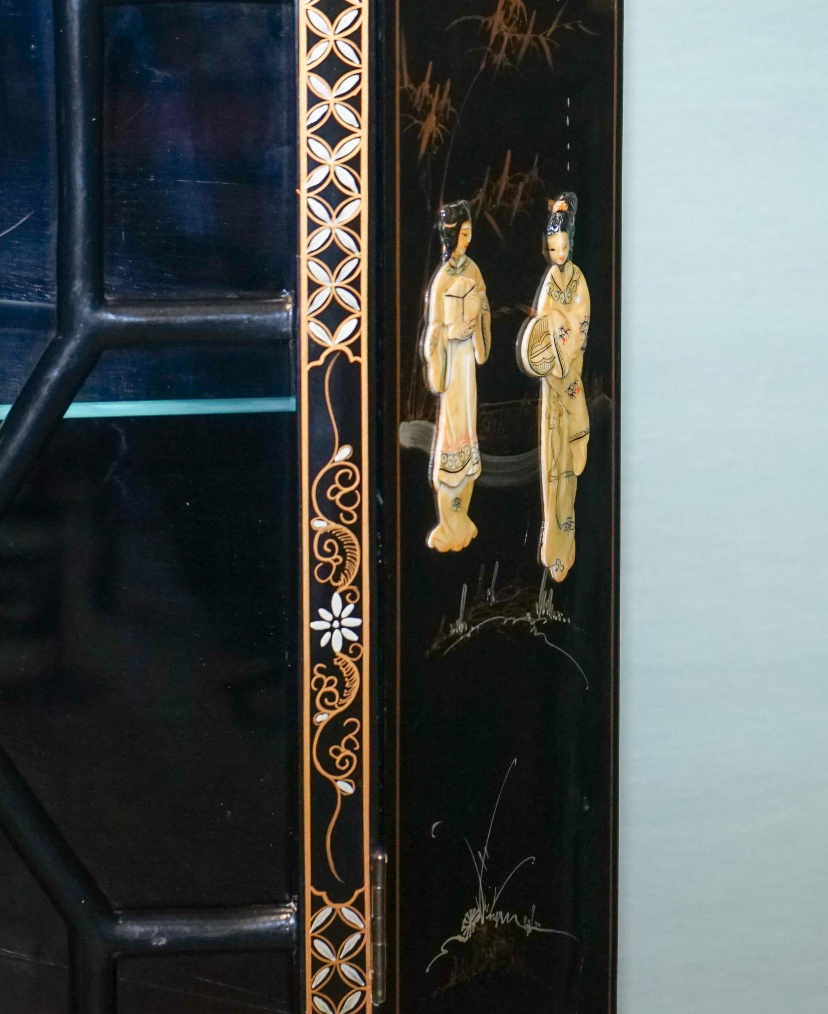 ELEGANTE ARMARIO DE ESQUINA LACADO NEGRO VINTAGE CON PERLAS MADRE Y DORADOS en venta 3