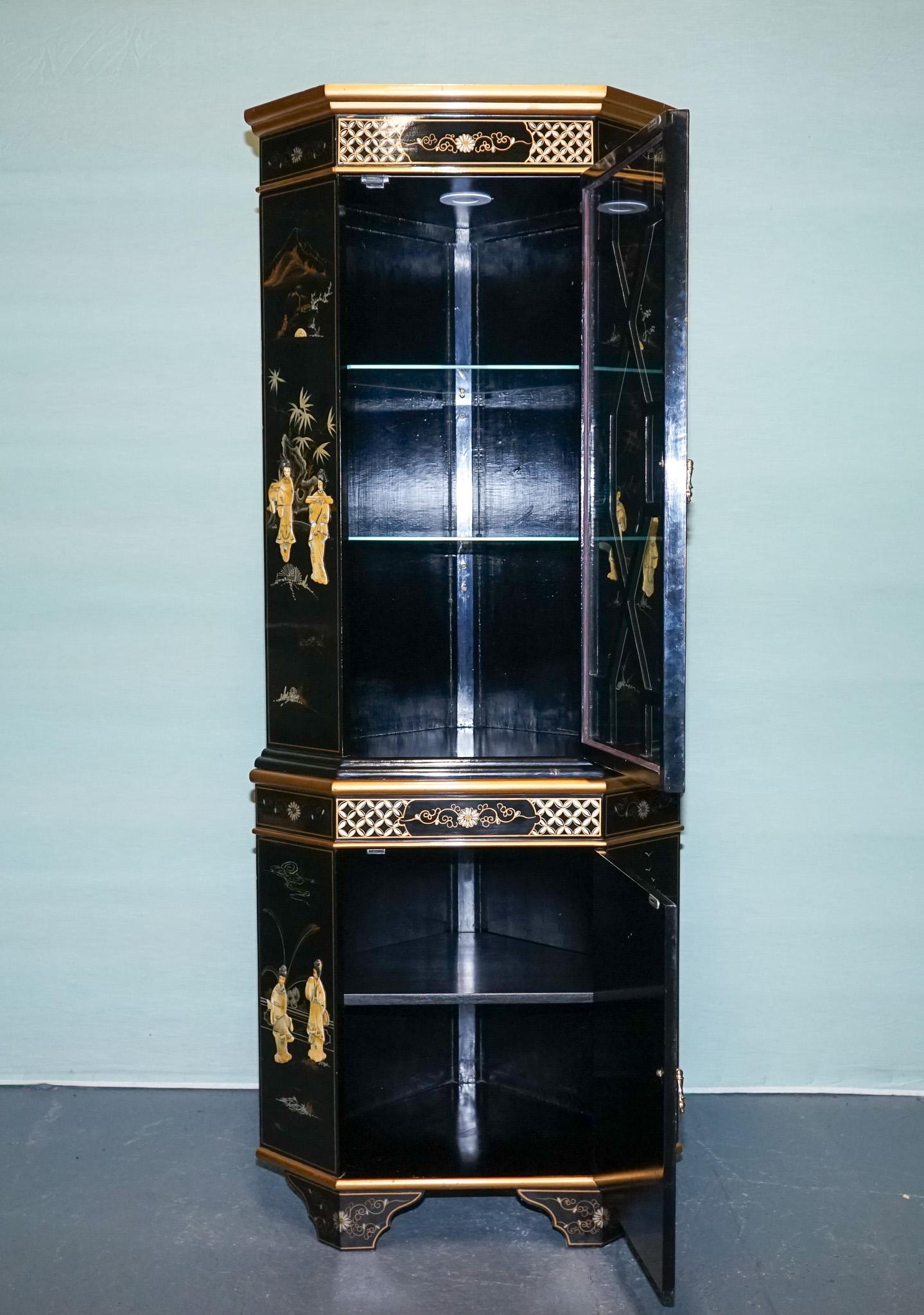 ELEGANTE ARMARIO DE ESQUINA LACADO NEGRO VINTAGE CON PERLAS MADRE Y DORADOS en venta 4