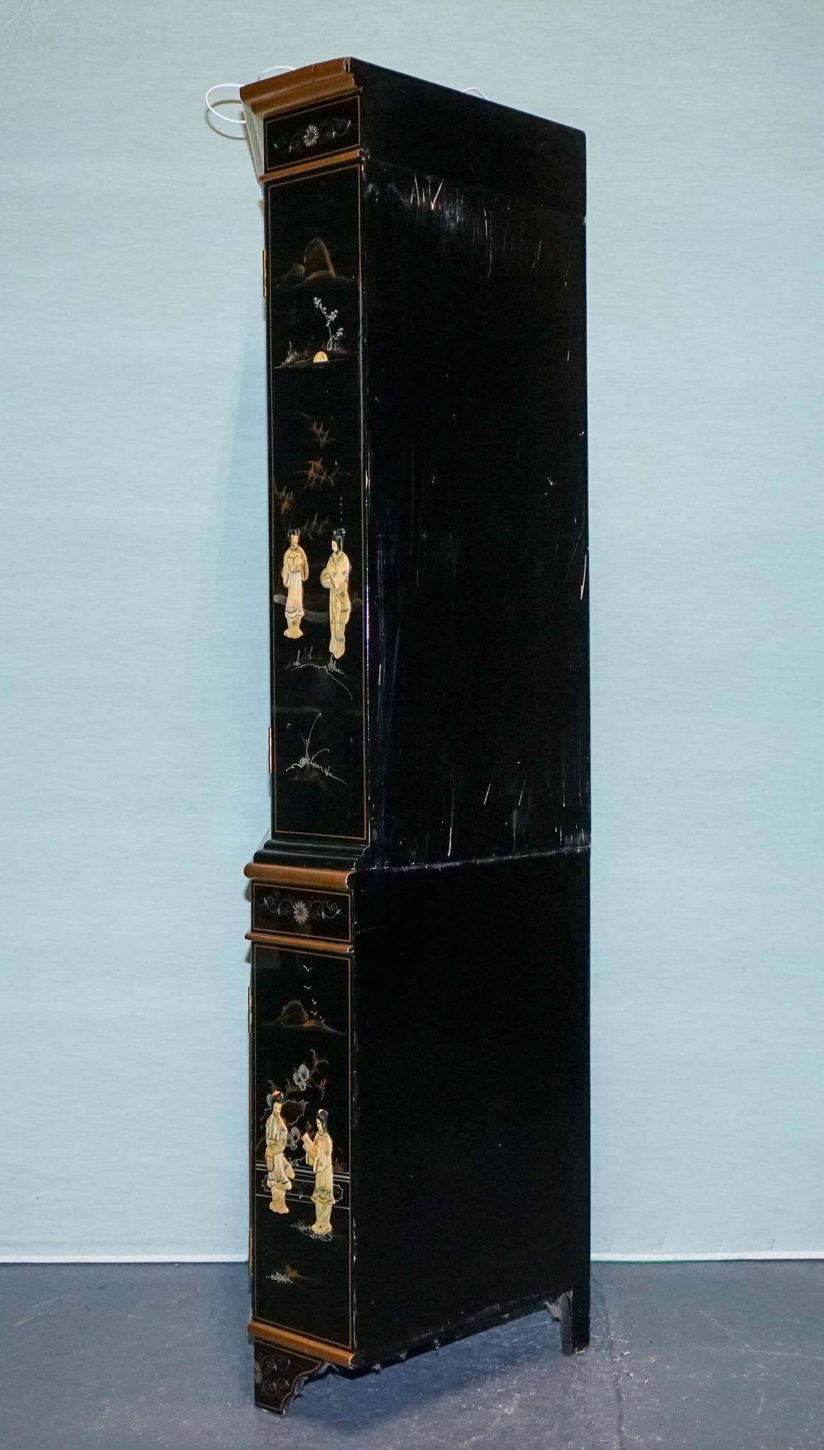 ELEGANTE ARMARIO DE ESQUINA LACADO NEGRO VINTAGE CON PERLAS MADRE Y DORADOS en venta 9