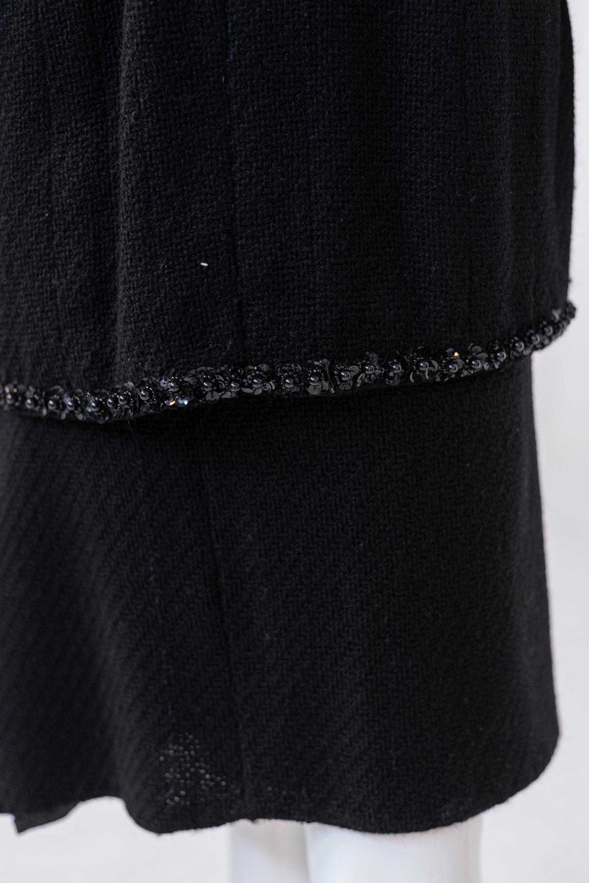 Elegant Vintage Black Skirt Suits with Fine Decoration For Sale 5