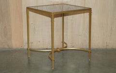 ELEGANT ViNTAGE BRASS AND ITALIAN MARBLE SIDE TABLE WITH ORNATELY CASTS BASE