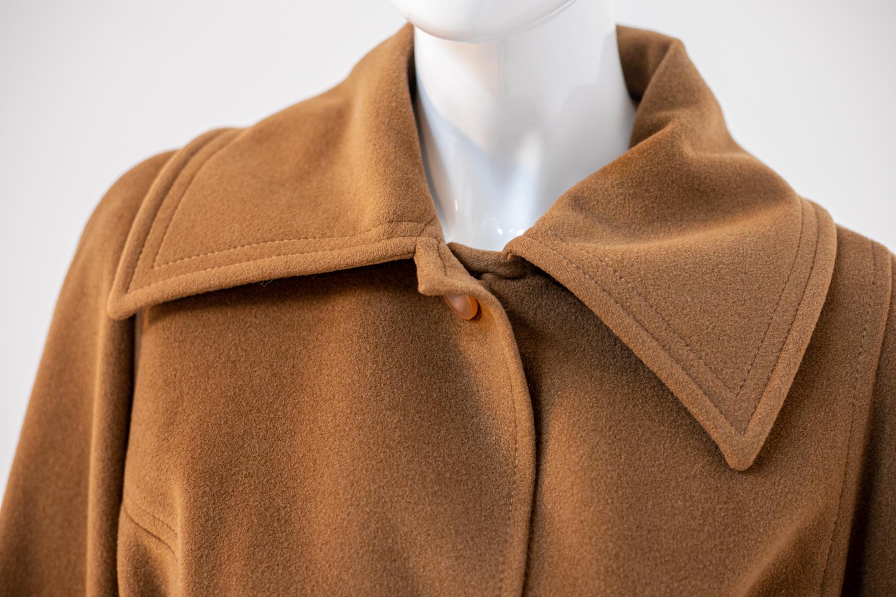 Elegant Vintage Brown Wool Long Coat with Belt In Good Condition For Sale In Milano, IT