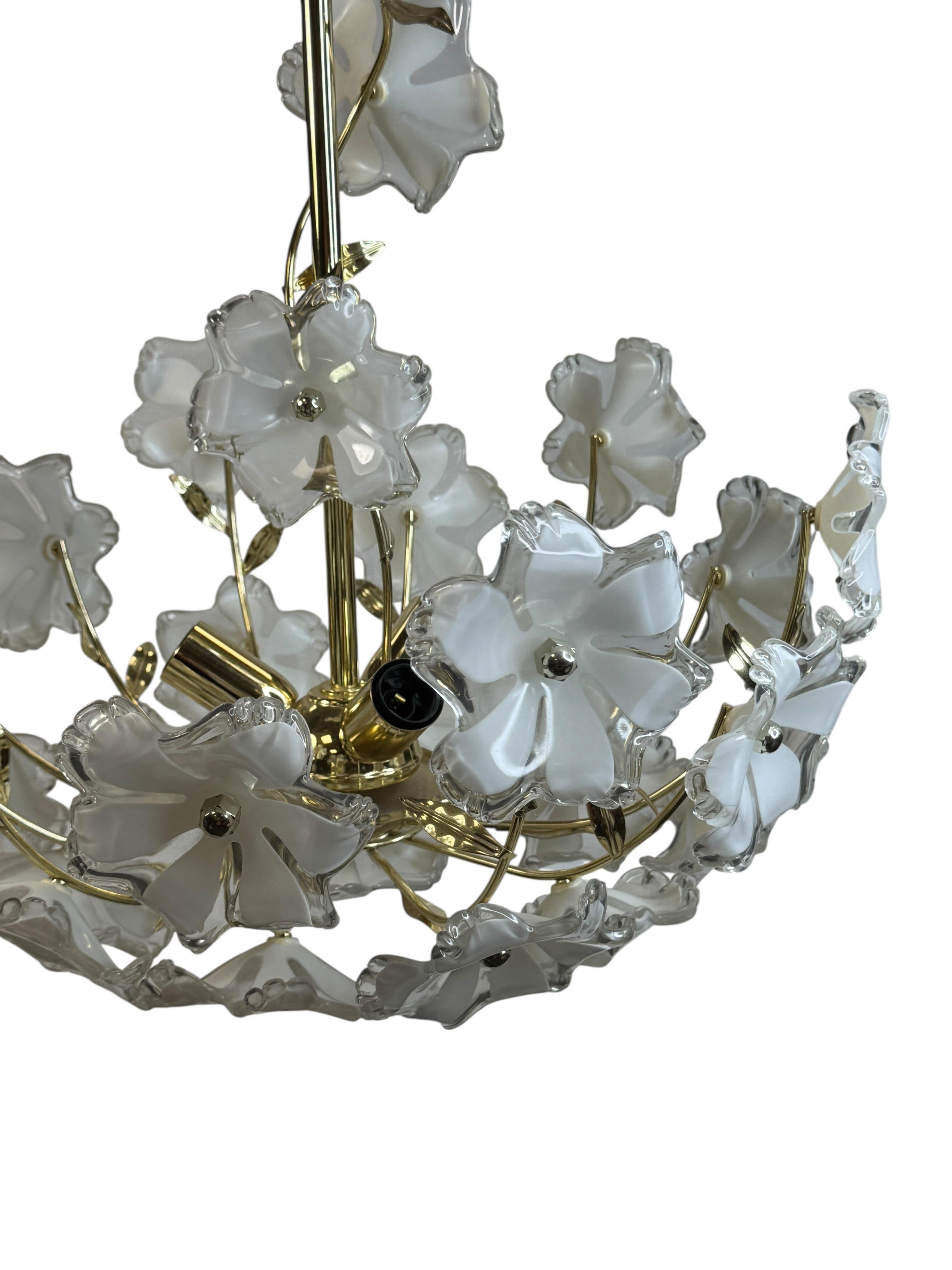Elegant Vintage Chandelier White Lucite Flowers, Eglo Leuchten Austria 1970s In Good Condition For Sale In Nuernberg, DE