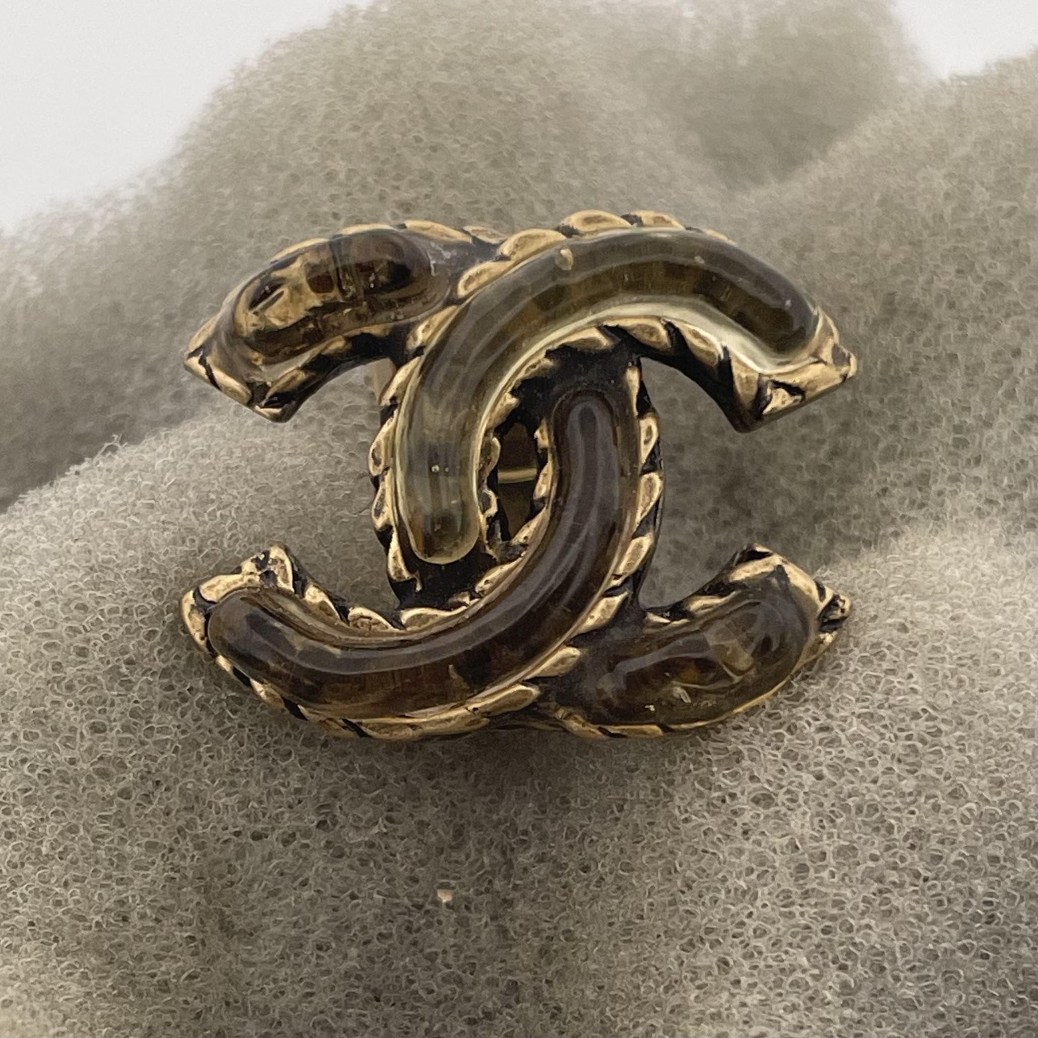 Elegant Vintage Chanel Clip-On Earrings in Enchanting Yellow Gold - Certified For Sale 1