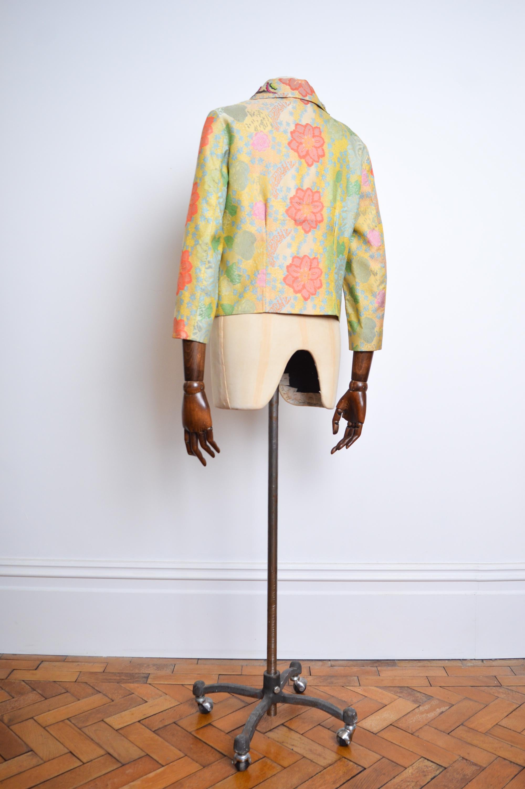 Elegante Vintage Christian Lacroix Couture kastenförmige Boucle-Jacke in Kurzform im Angebot 6
