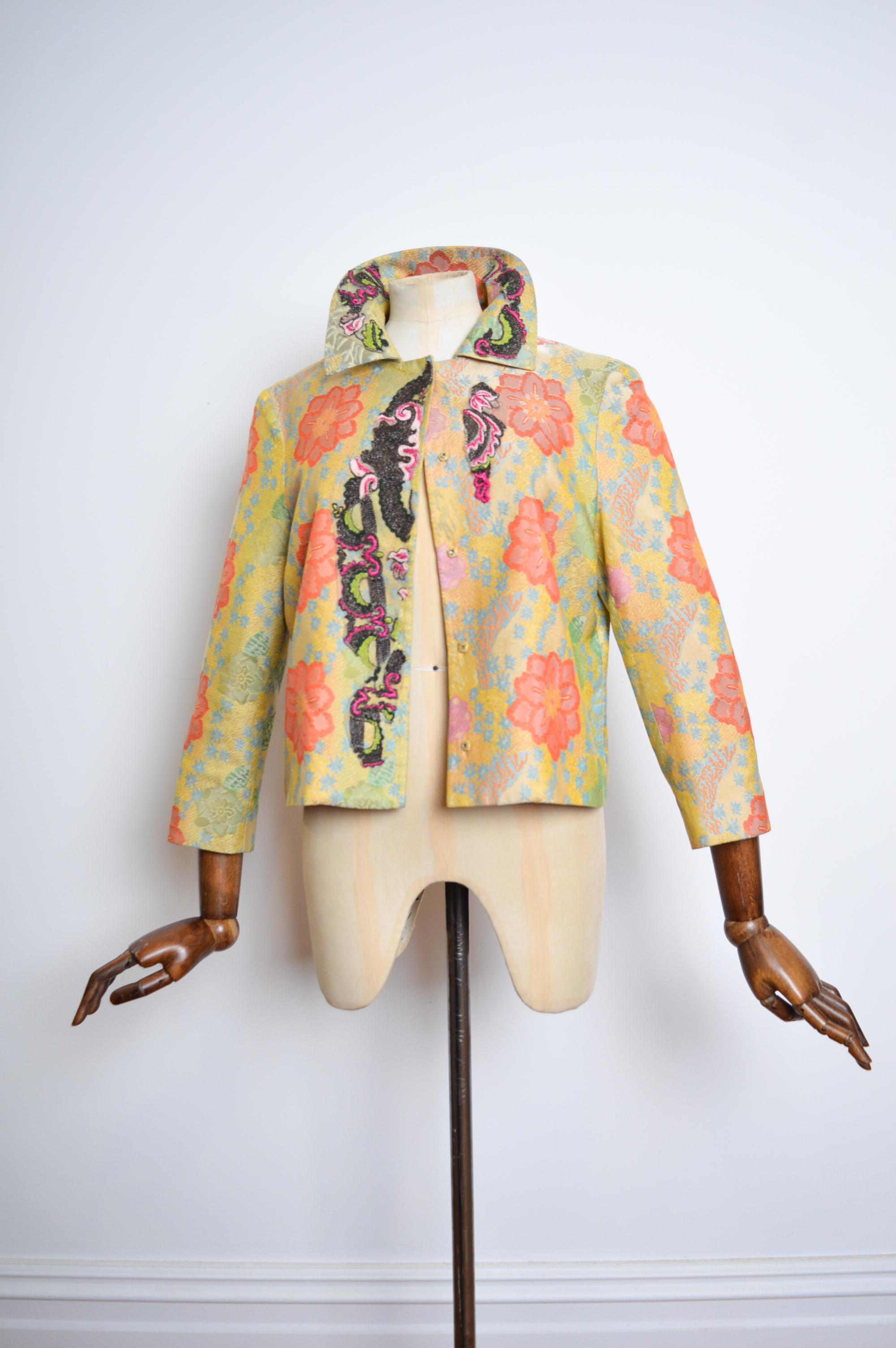 Superb Vintage Jacquard Cocoon shaped Bouclé Jacket by Christian Lacroix, in a beautiful intricately crafted yellow floral jacquard cloth with lace detailed appliqués, featuring a simple long sleeve, button down design. 

MADE IN FRANCE.

Pit to pit