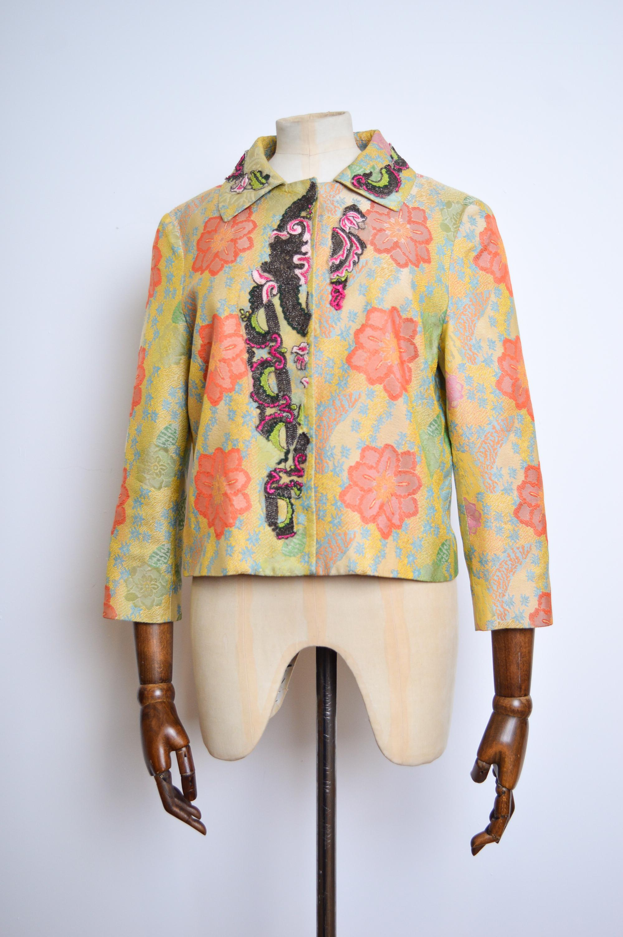 Elegante Vintage Christian Lacroix Couture kastenförmige Boucle-Jacke in Kurzform im Zustand „Hervorragend“ im Angebot in Sheffield, GB