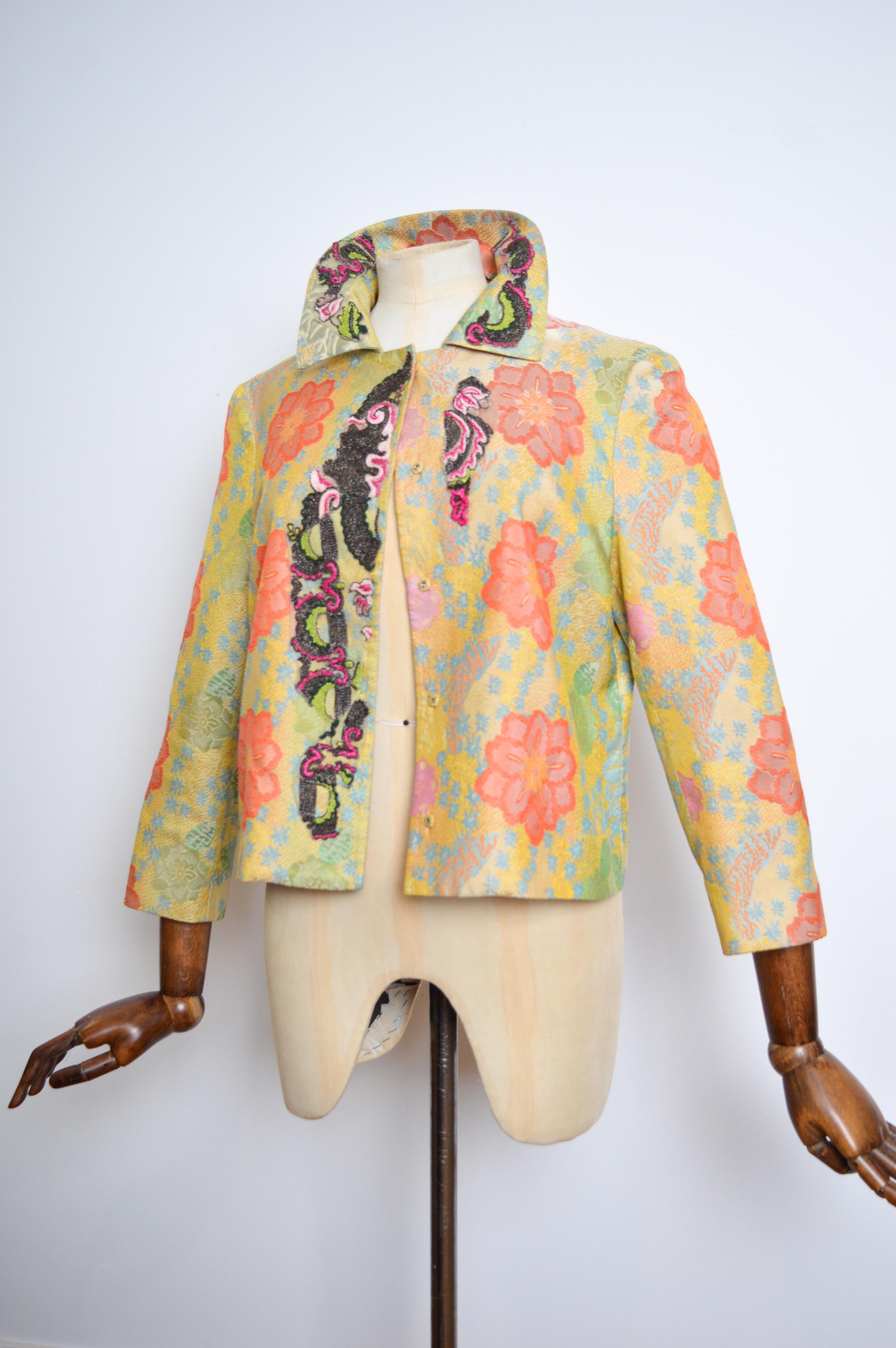 Elegant Vintage Christian Lacroix Couture Boxy shaped cropped Boucle Jacket For Sale 2