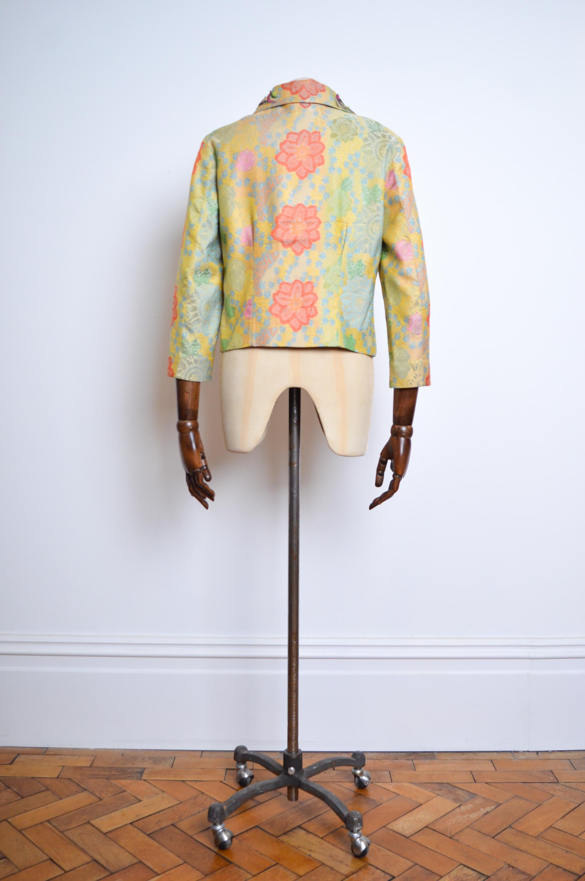 Elegant Vintage Christian Lacroix Couture Boxy shaped cropped Boucle Jacket For Sale 5