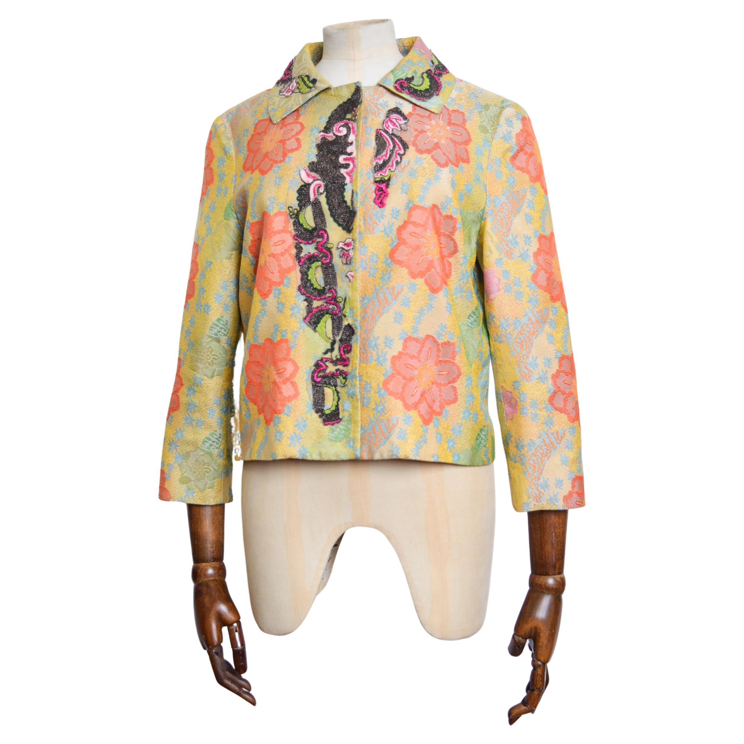 Elegante Vintage Christian Lacroix Couture kastenförmige Boucle-Jacke in Kurzform im Angebot