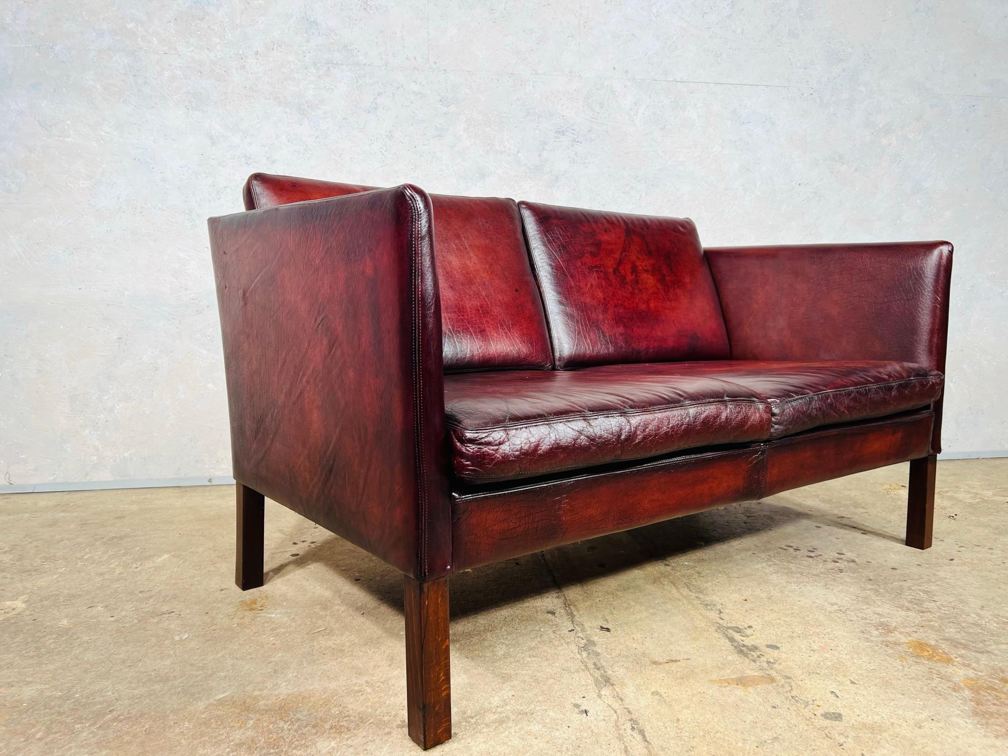 Elegant Vintage Danish 1970s Midcentury Chestnut Two Seater Leather Sofa For Sale 6