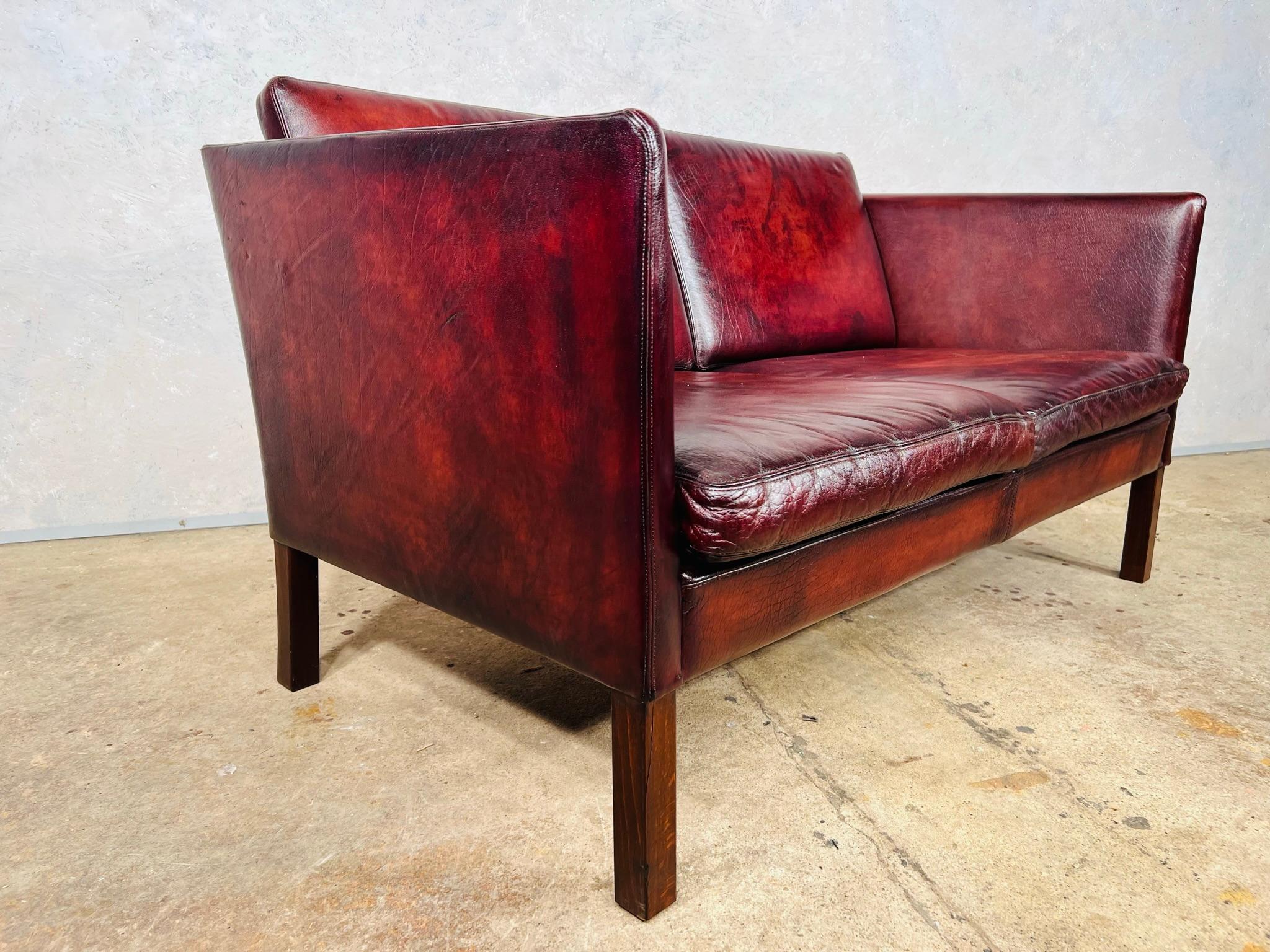 Elegant Vintage Danish 1970s Midcentury Chestnut Two Seater Leather Sofa For Sale 8