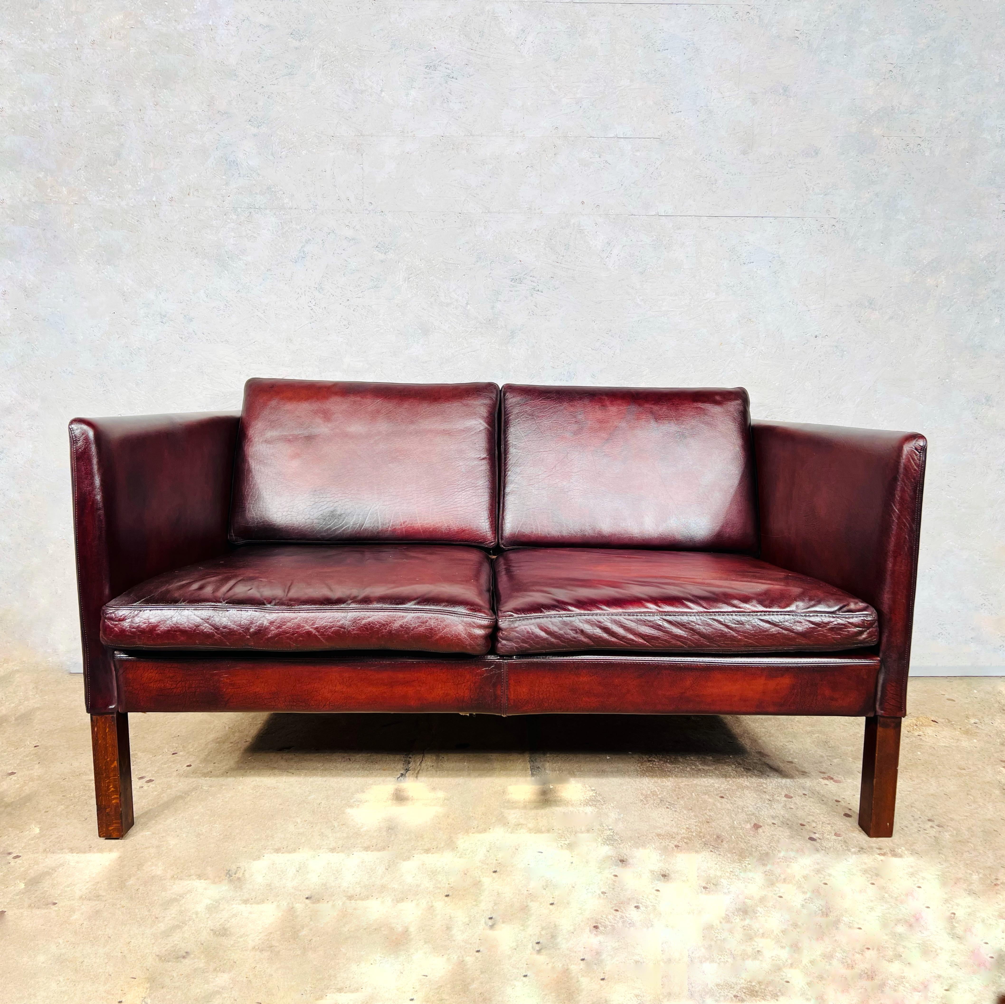 Vintage Danish 1970s midcentury chestnut two seater leather sofa.

Very Stylish with elegant proportions. Sits wonderfully, restored and hand dyed a beautiful rich Chestnut, with a great patina.


