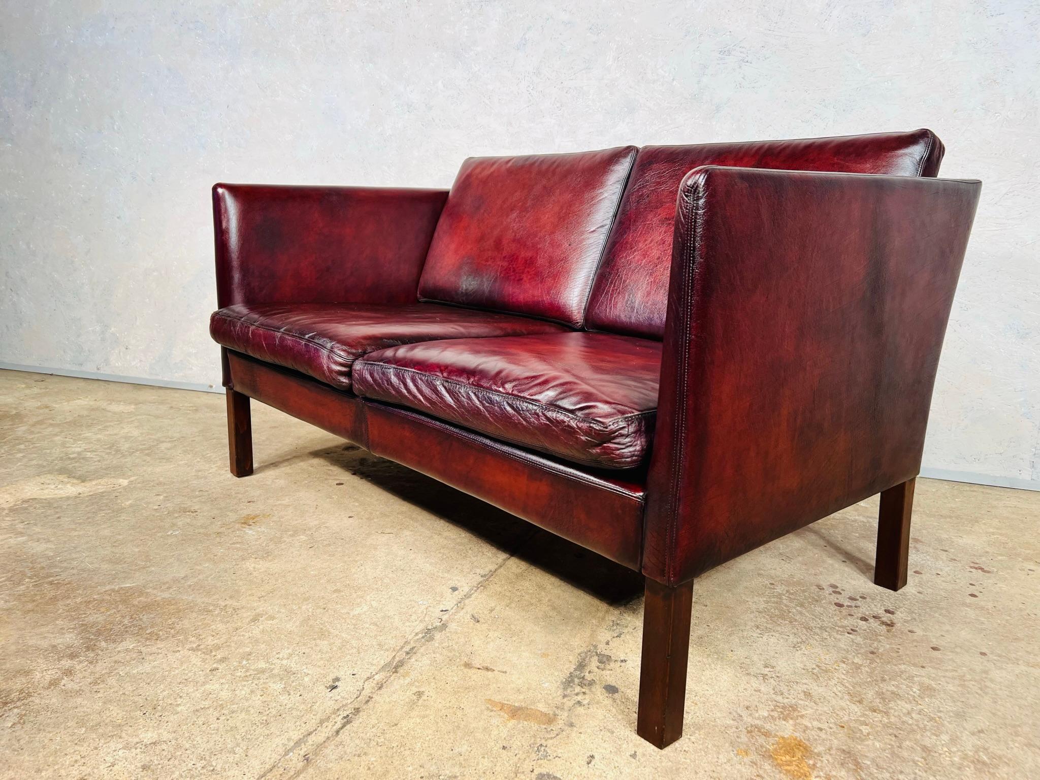 Elegant Vintage Danish 1970s Midcentury Chestnut Two Seater Leather Sofa For Sale 1
