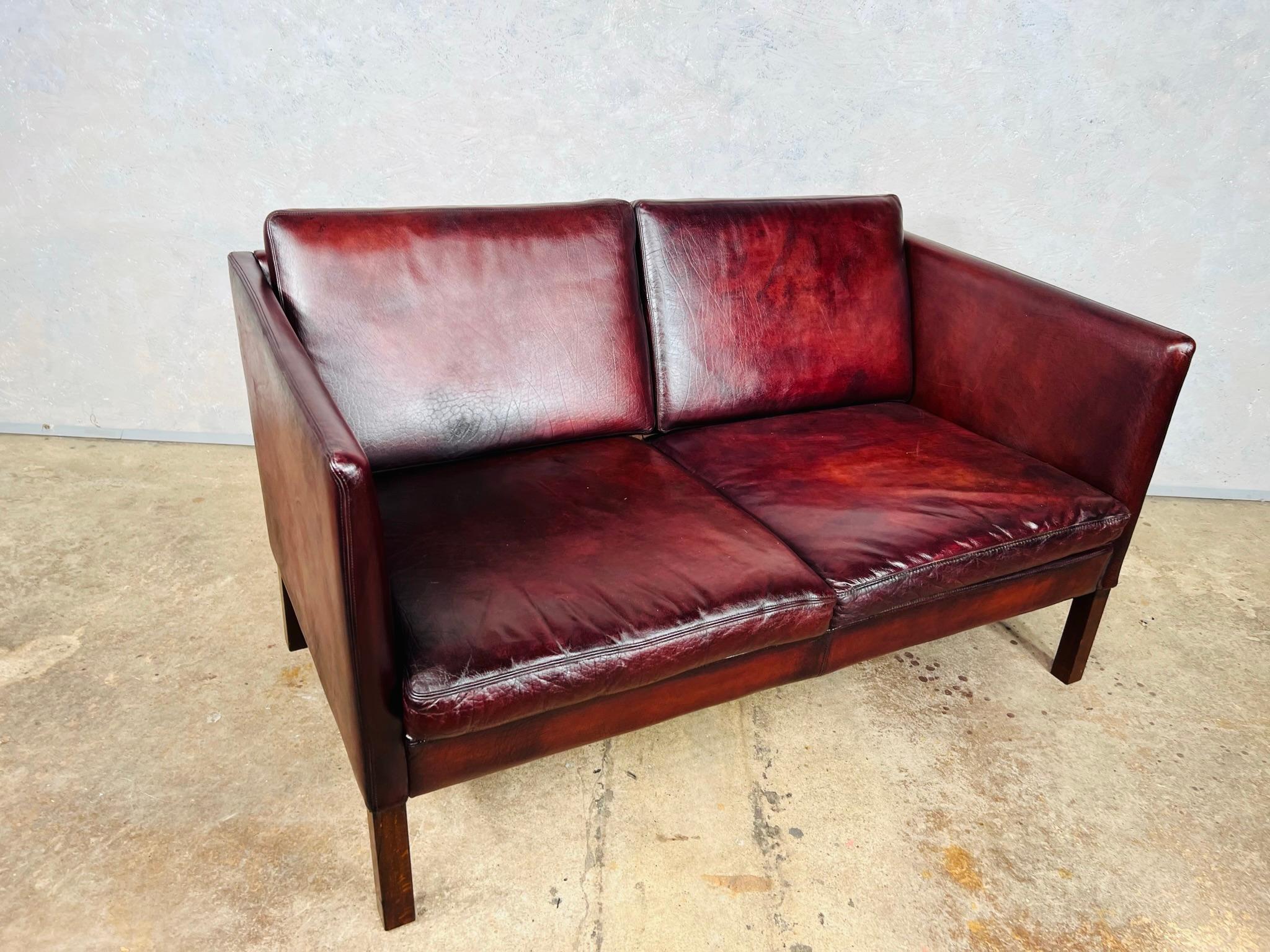 Elegant Vintage Danish 1970s Midcentury Chestnut Two Seater Leather Sofa For Sale 4