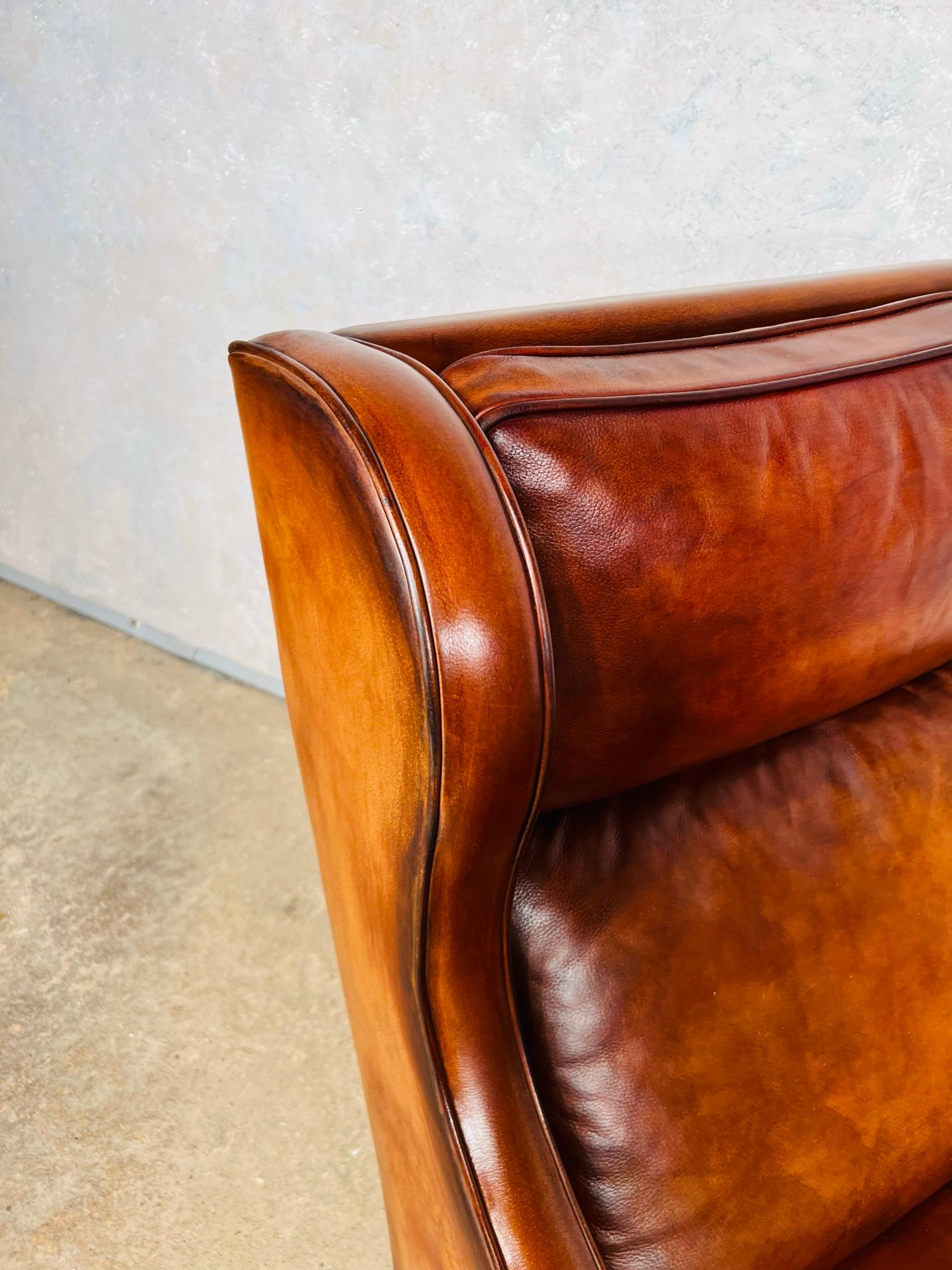Cuir Fauteuil danois élégant en cuir des années 70, fauteuil Wingback n° 654 en vente