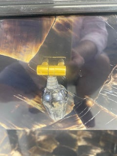 Eleganti tavolini vintage in finto guscio di tartaruga/una coppia